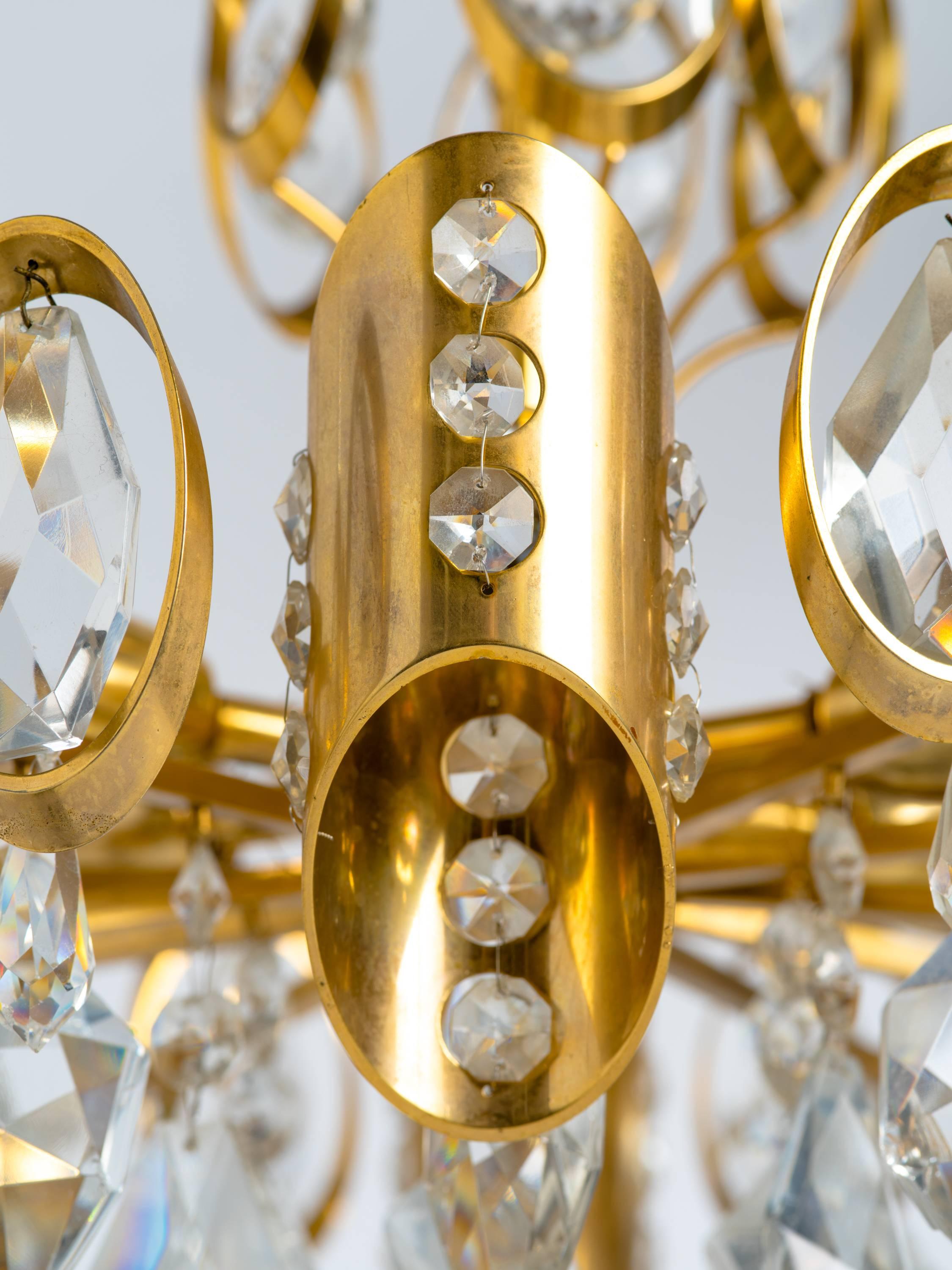 Doré Lustre Hollywood Regency en cristal orné de pierres précieuses et doré par Palwa en vente