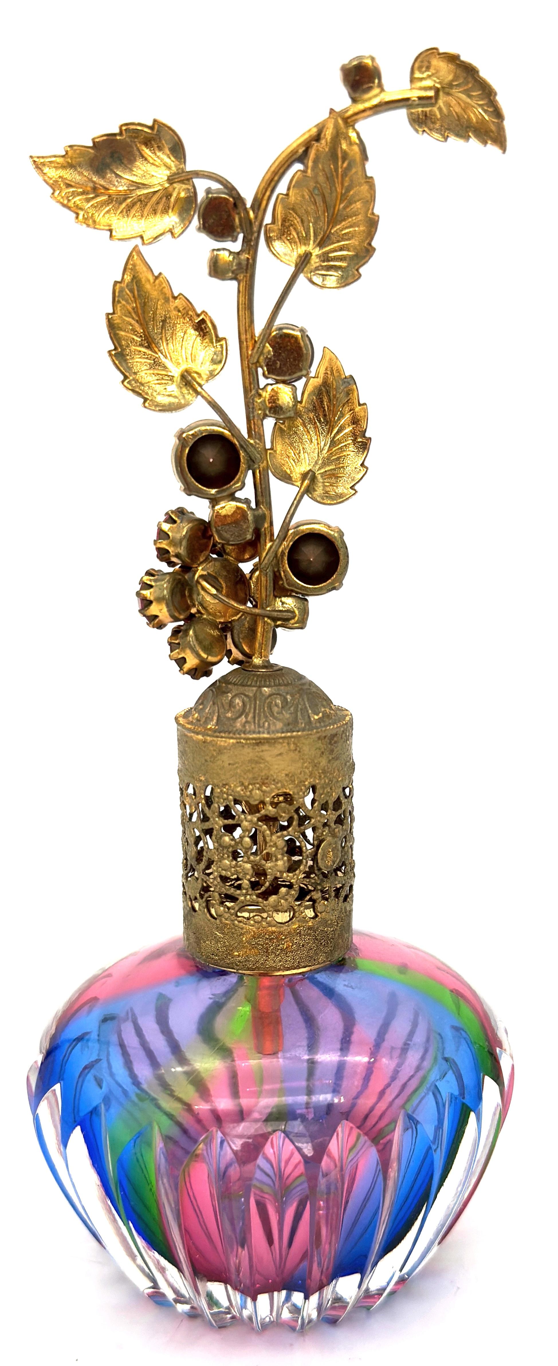 Bouteille de parfum en cristal taillé en arc-en-ciel, Hollywood Regency Jewell, Bohemia Crystal en vente 3