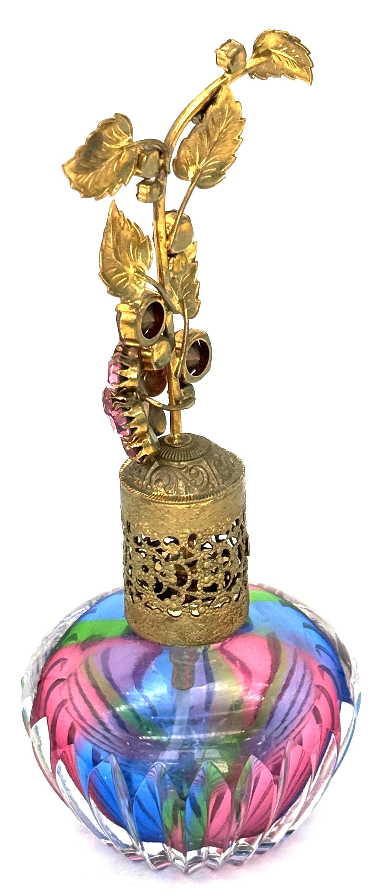 Bouteille de parfum en cristal taillé en arc-en-ciel, Hollywood Regency Jewell, Bohemia Crystal en vente 4