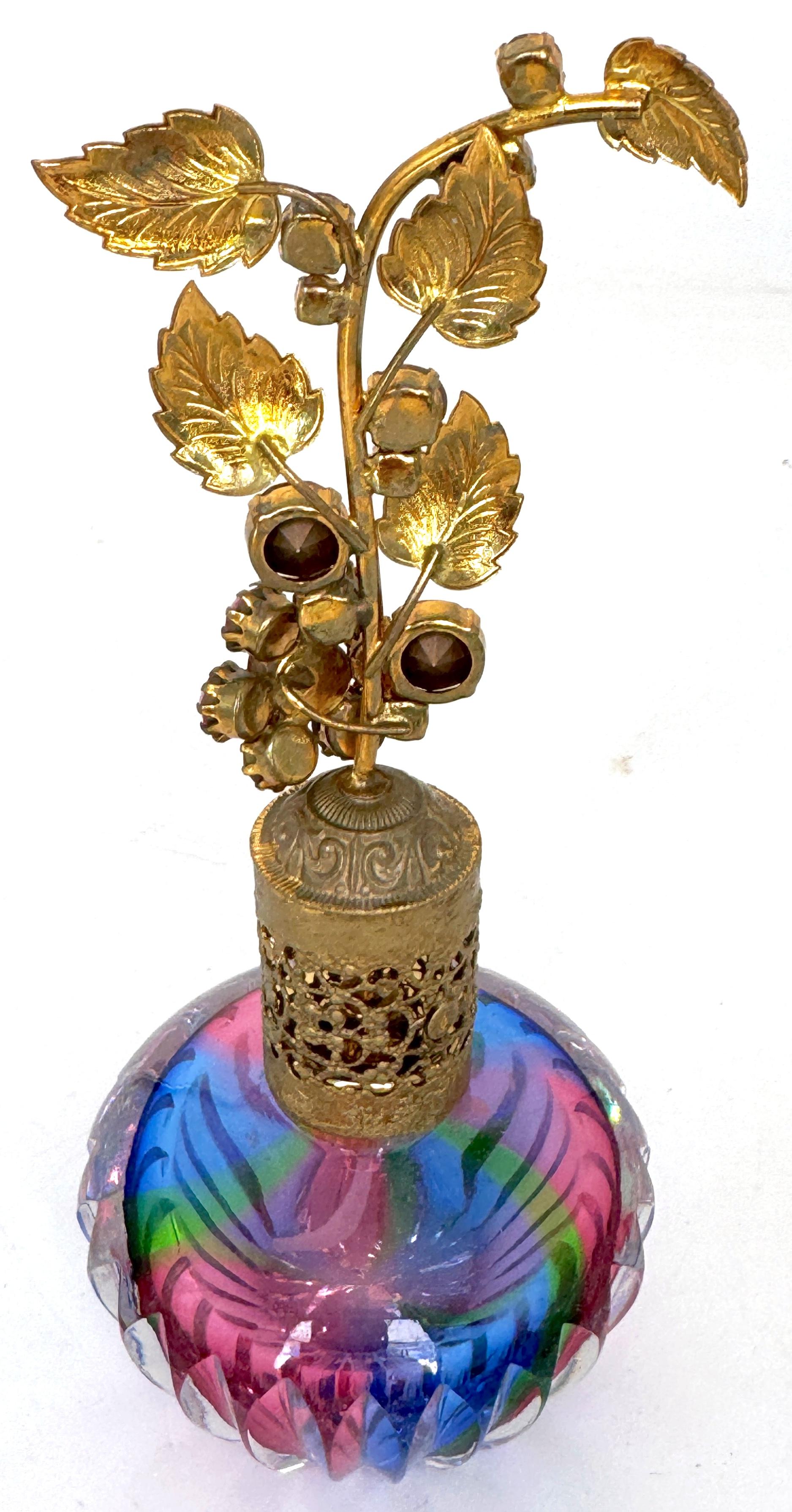 Doré Bouteille de parfum en cristal taillé en arc-en-ciel, Hollywood Regency Jewell, Bohemia Crystal en vente
