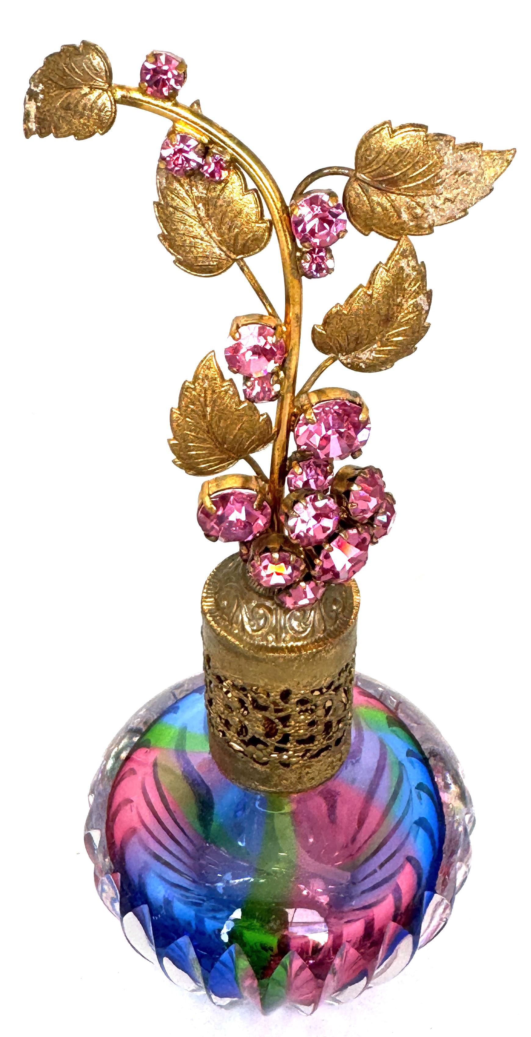 20ième siècle Bouteille de parfum en cristal taillé en arc-en-ciel, Hollywood Regency Jewell, Bohemia Crystal en vente