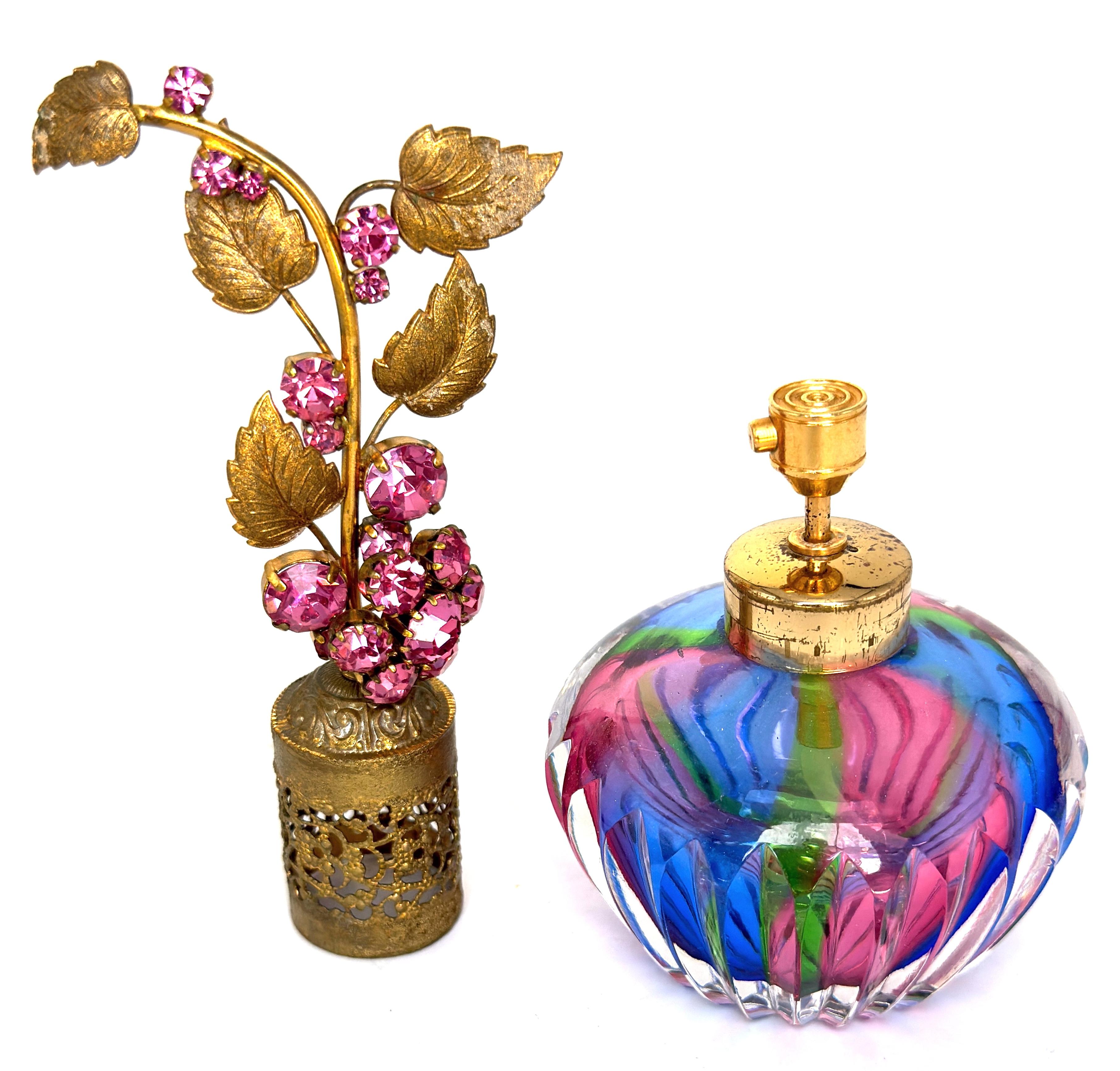 Laiton Bouteille de parfum en cristal taillé en arc-en-ciel, Hollywood Regency Jewell, Bohemia Crystal en vente