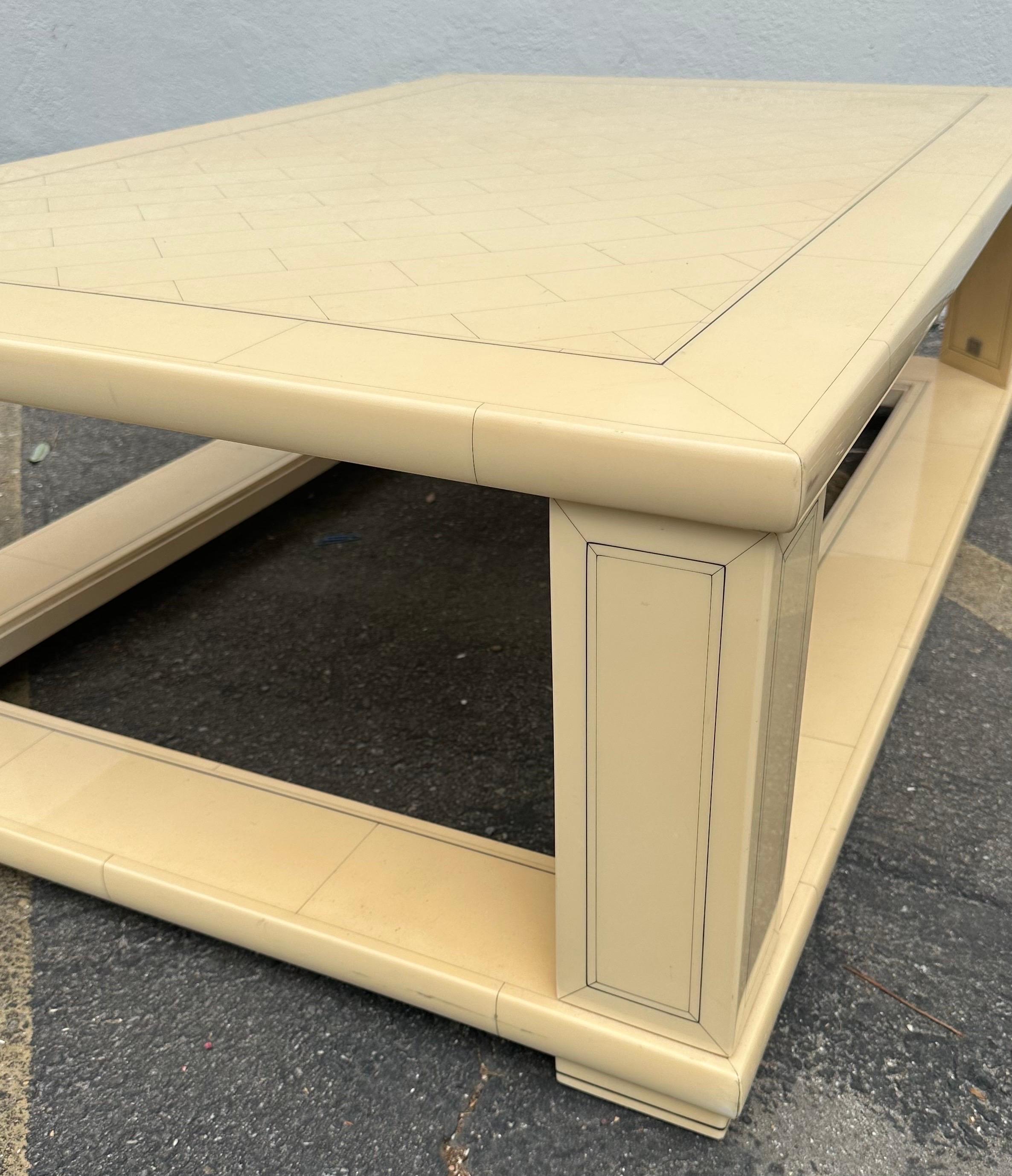Table basse laquée Hollywood Regency de Jean-Claude Mahey en vente 7
