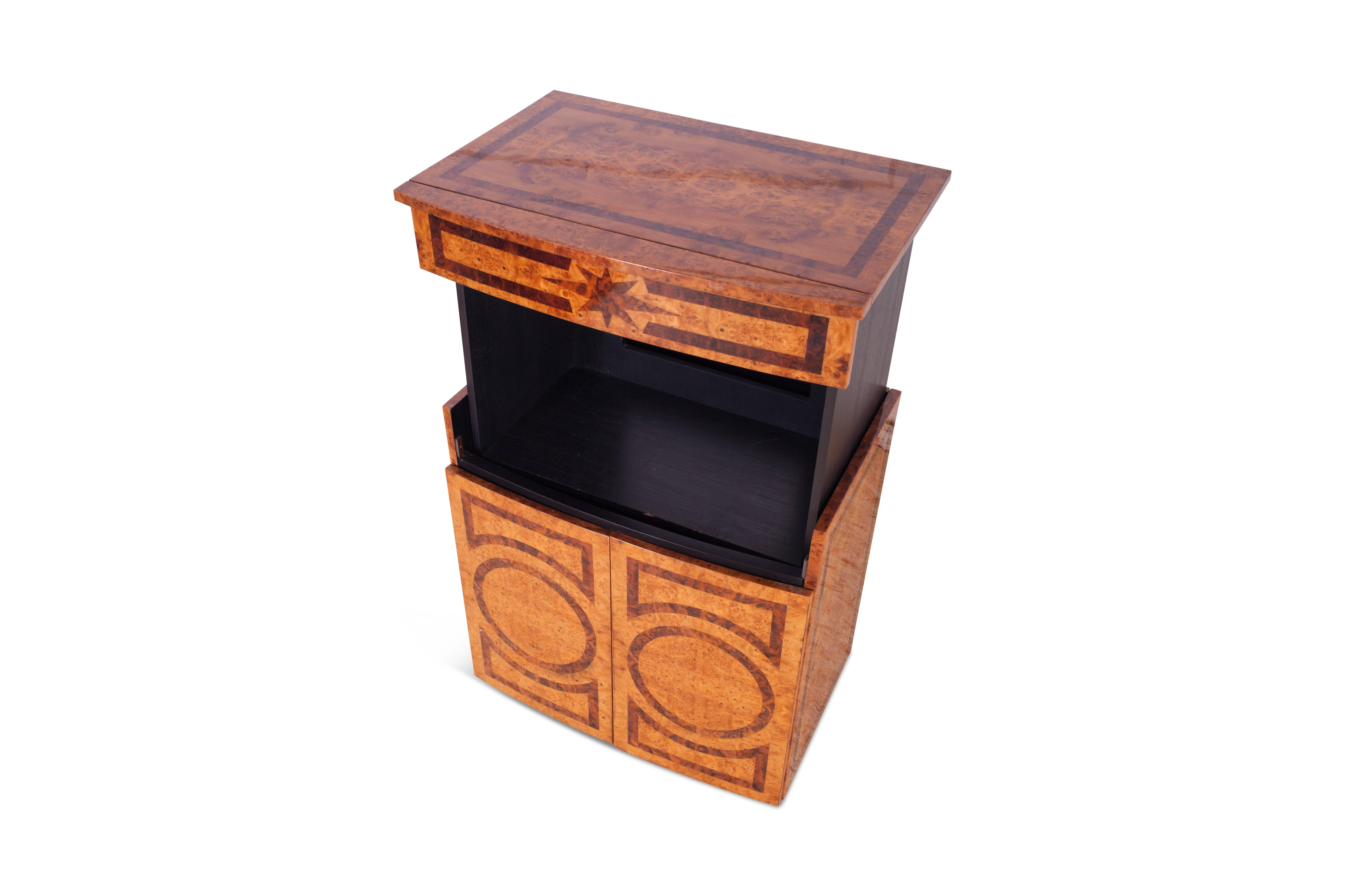 Hollywood Regency Lacquered Dry Bar Cabinet with Burl Inlay 8