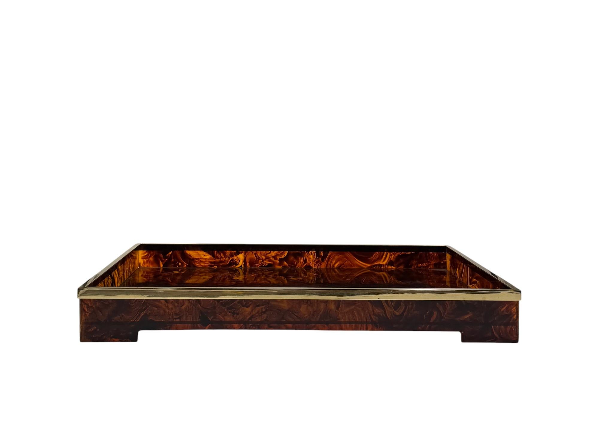 Hollywood regency large brass and tortoiseshell lucite tray, Italy 1970s in vendita 5