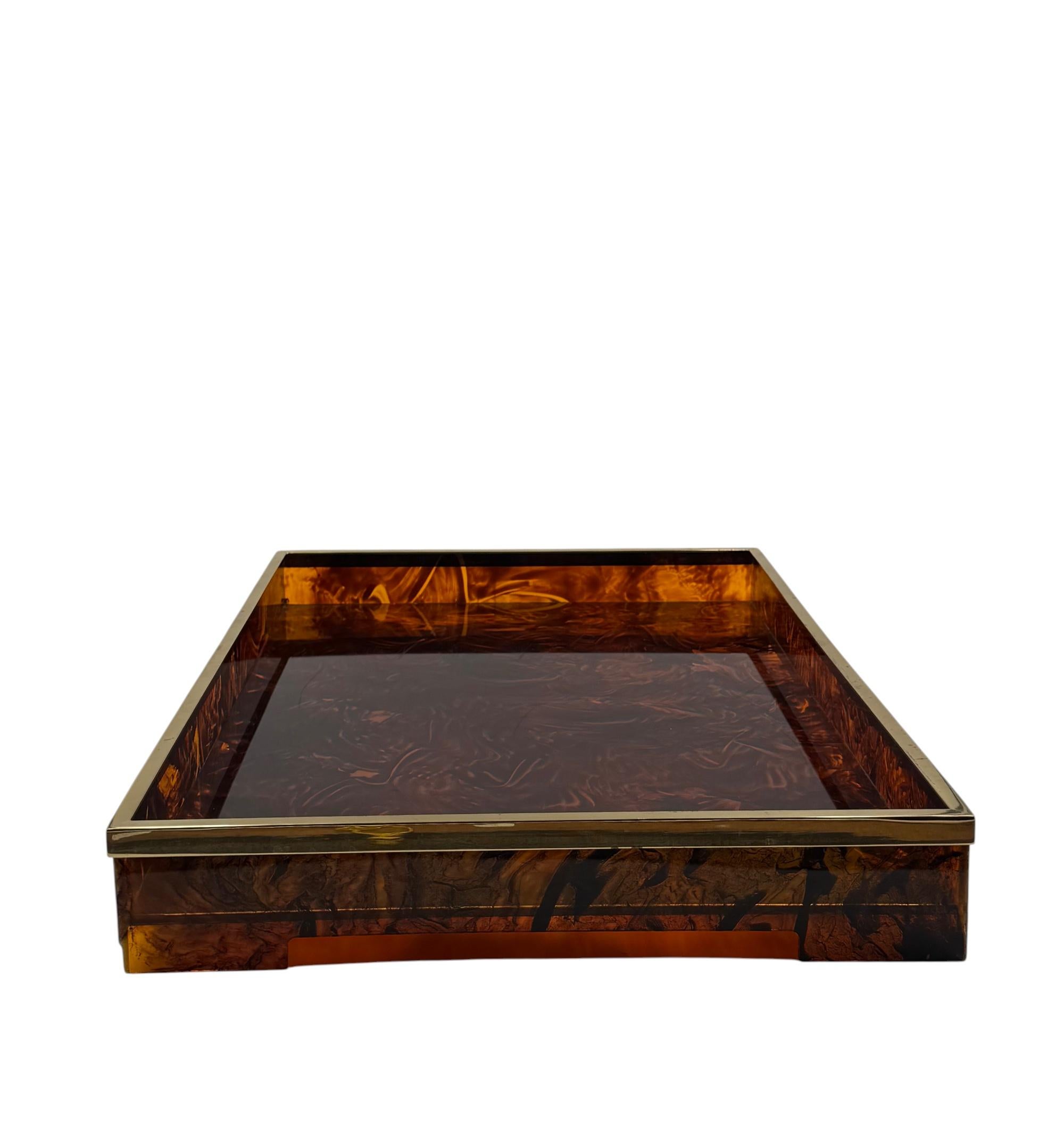 Hollywood regency large brass and tortoiseshell lucite tray, Italy 1970s in vendita 6