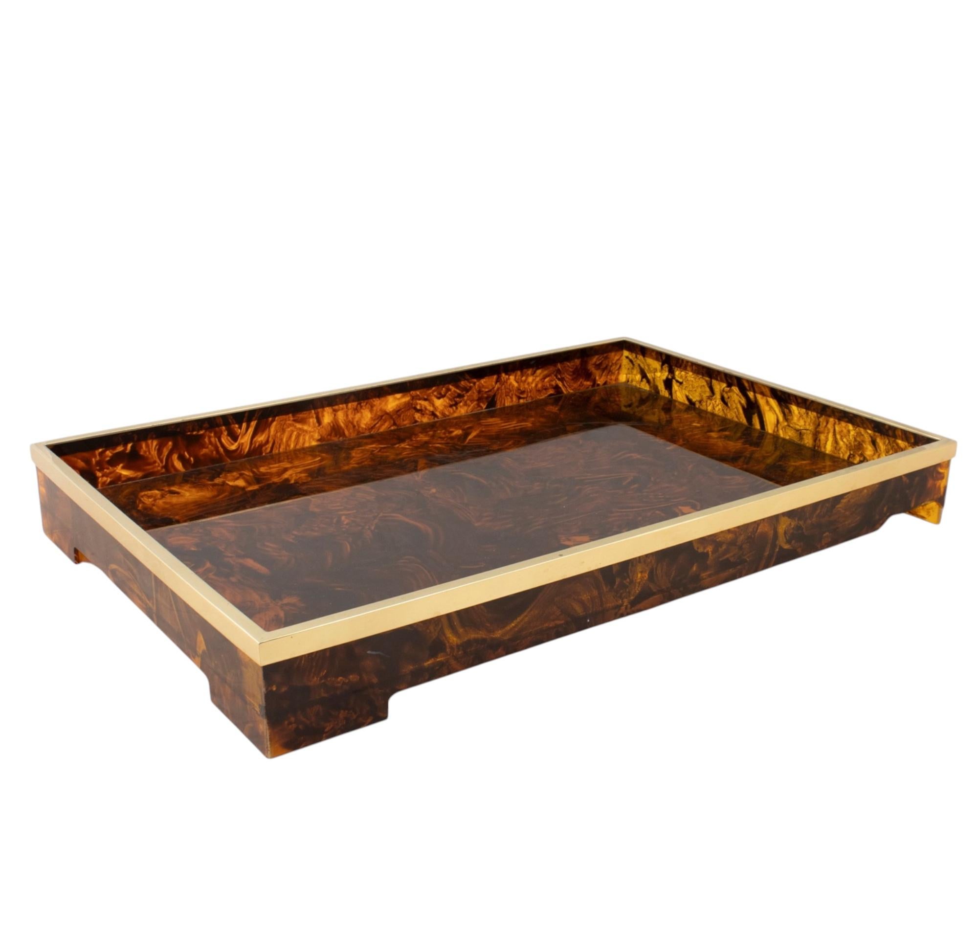 Italian Hollywood regency large brass and tortoiseshell lucite tray, Italy 1970s in vendita