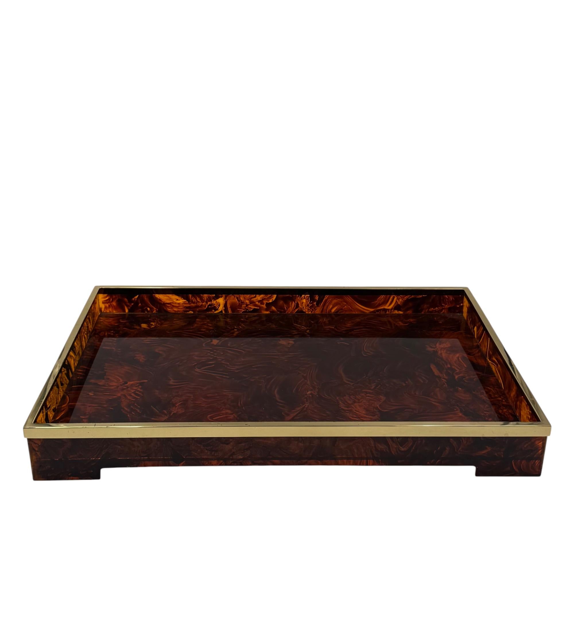 Hollywood regency large brass and tortoiseshell lucite tray, Italy 1970s in vendita 1