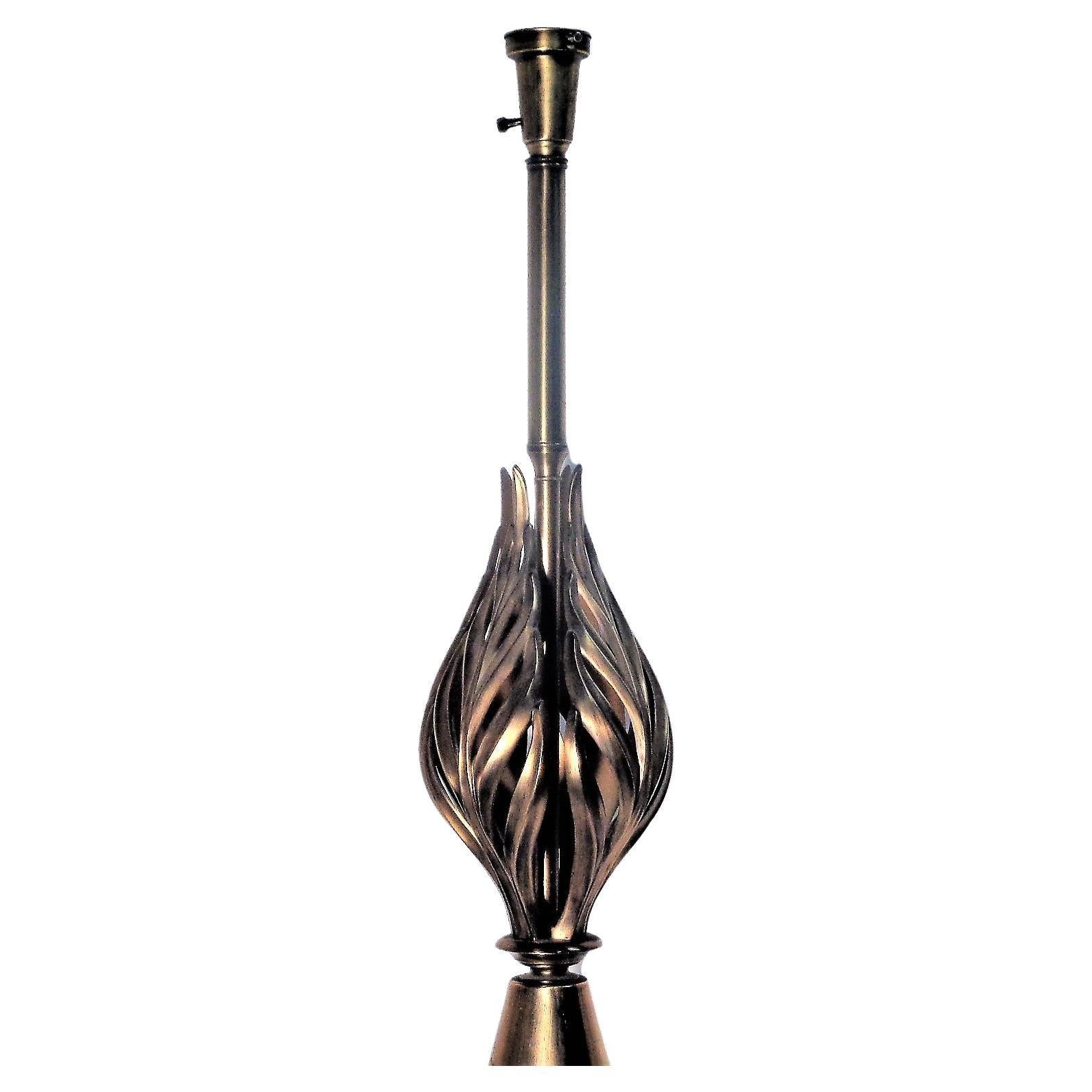Large brass metal laurel leaf design table lamp in the original bronzed factory finish by Rembrandt Lamp Company, circa 1960. Measurements are 36