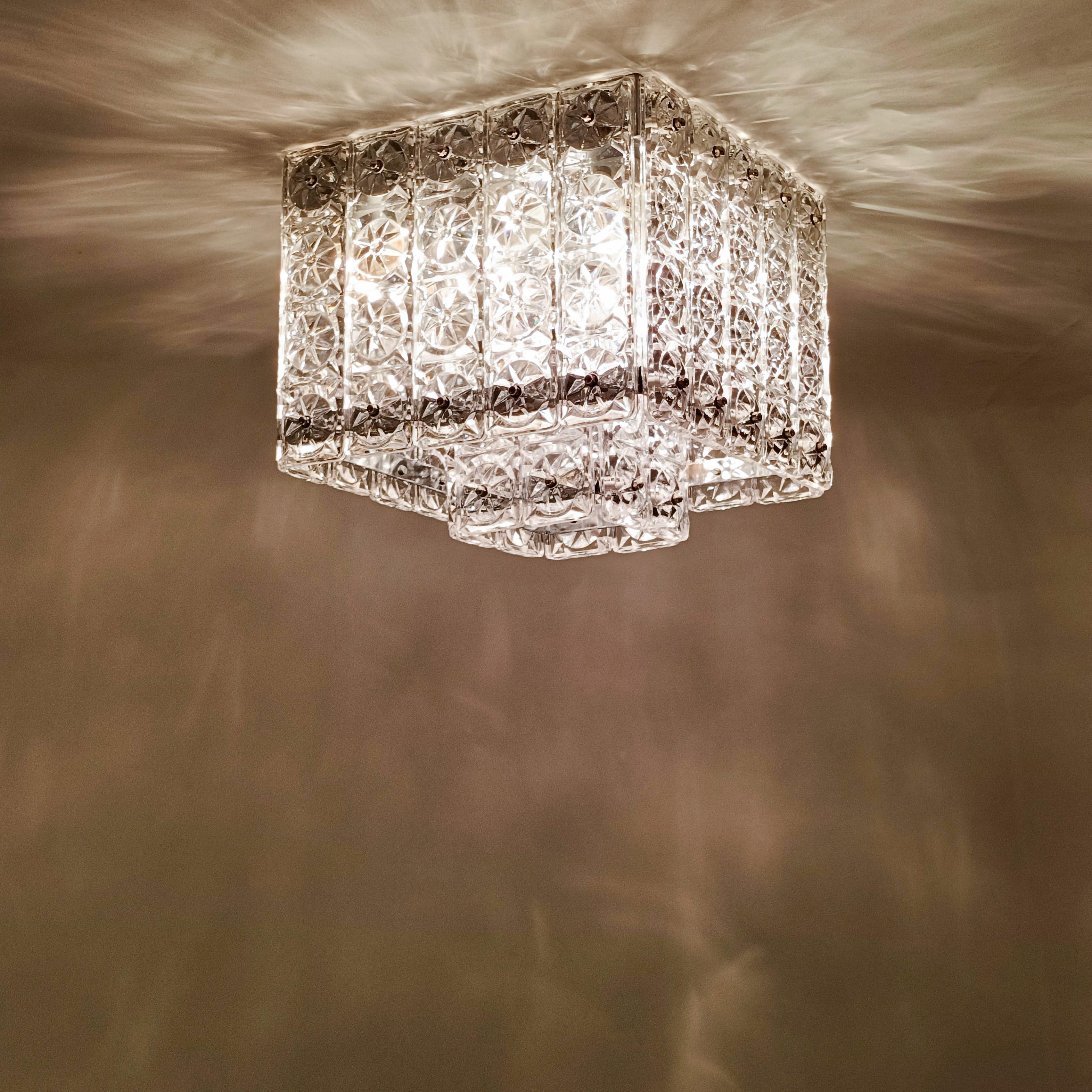 Hollywood Regency. Grande boîte d'encastrement en cristal de Kinkeldey, Allemagne, années 1970 en vente 4