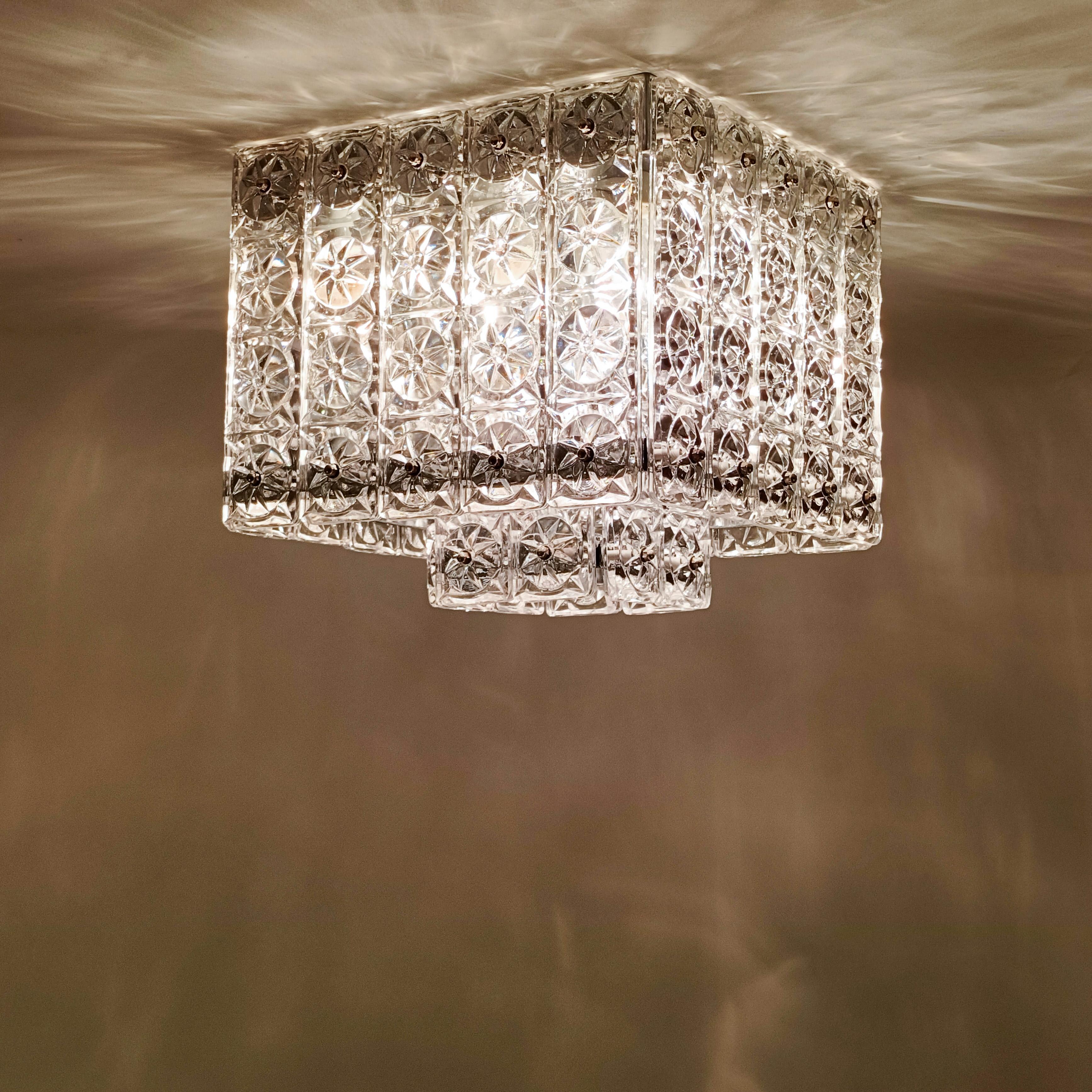 Métal Hollywood Regency. Grande boîte d'encastrement en cristal de Kinkeldey, Allemagne, années 1970 en vente