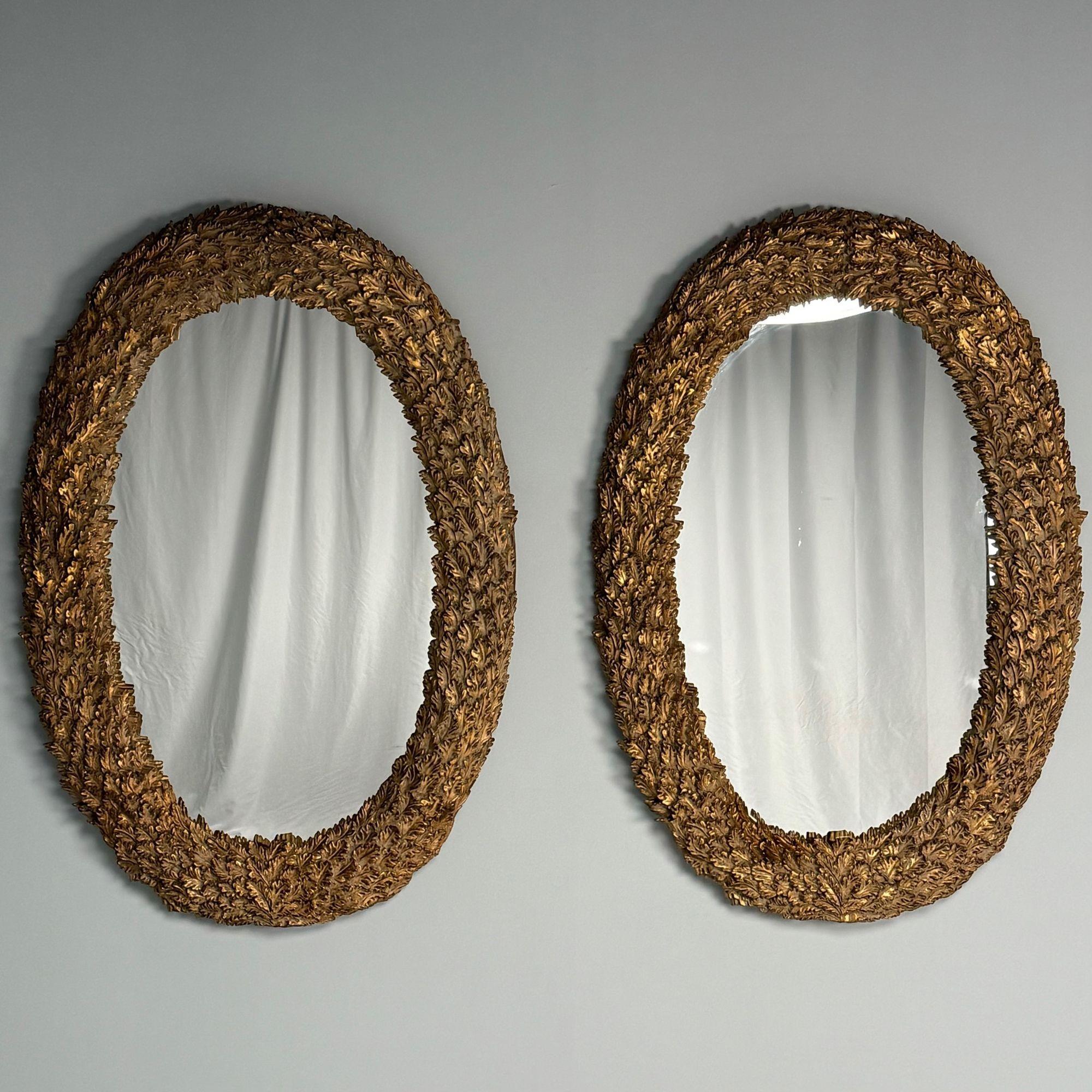 Hollywood Regency, grands miroirs ovales pour murs, piliers ou consoles, bois doré sculpté, motif de feuilles, C.I.C.

Paire de grands et substantiels miroirs muraux ou de console en bois doré sculpté à la main de style Hollywood Regency. Chaque