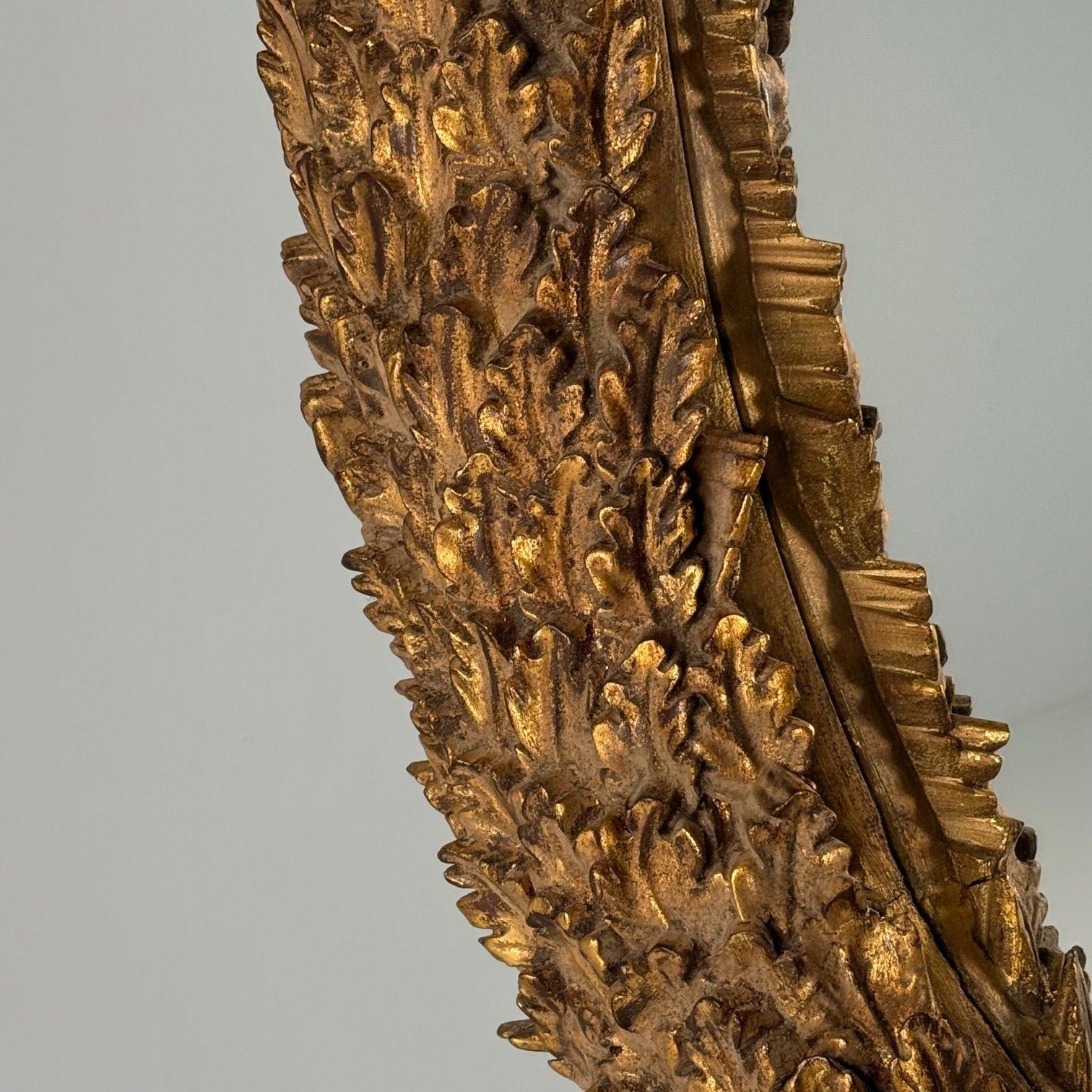 Grands miroirs muraux ovales Hollywood Regency, bois doré sculpté et motif de feuilles, 21e siècle en vente 1