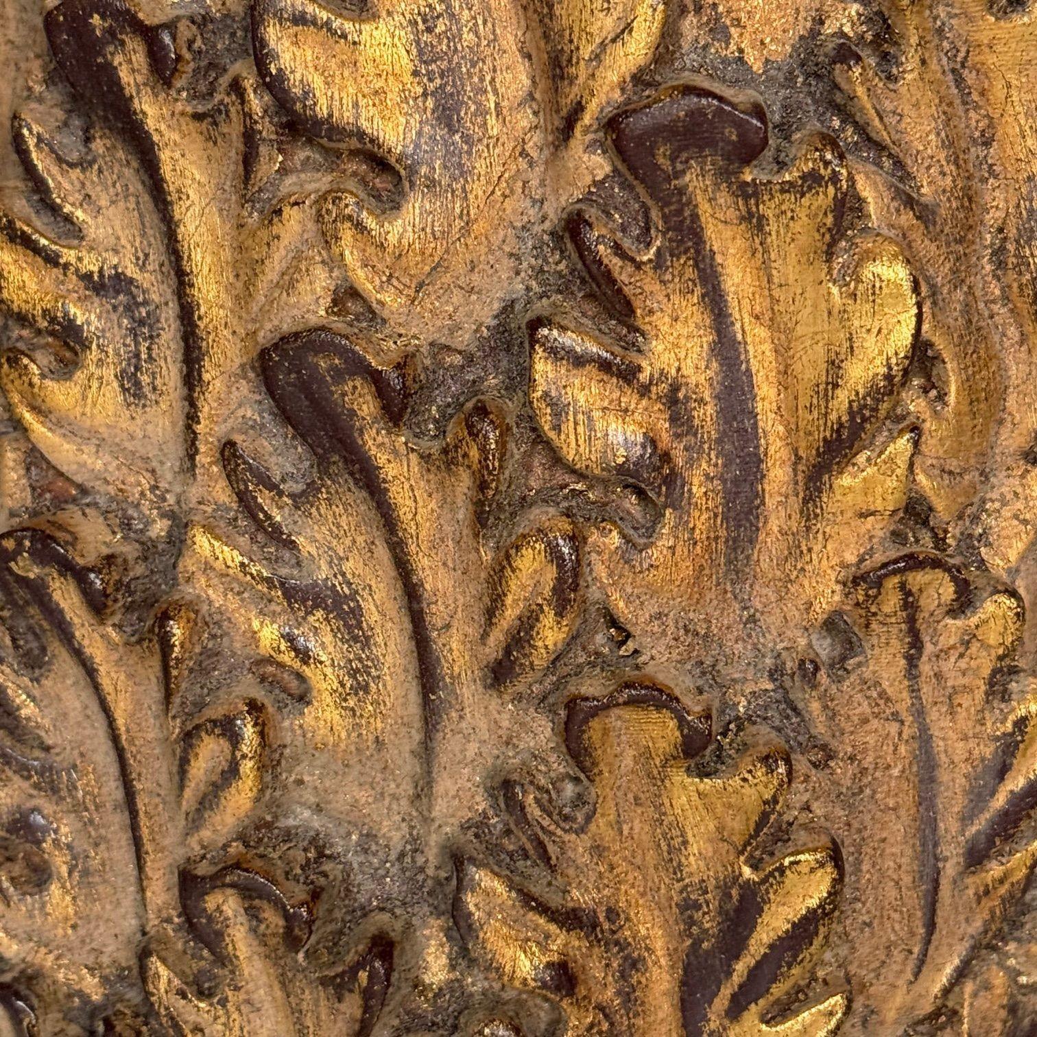 Grands miroirs muraux ovales Hollywood Regency, bois doré sculpté et motif de feuilles, 21e siècle en vente 2