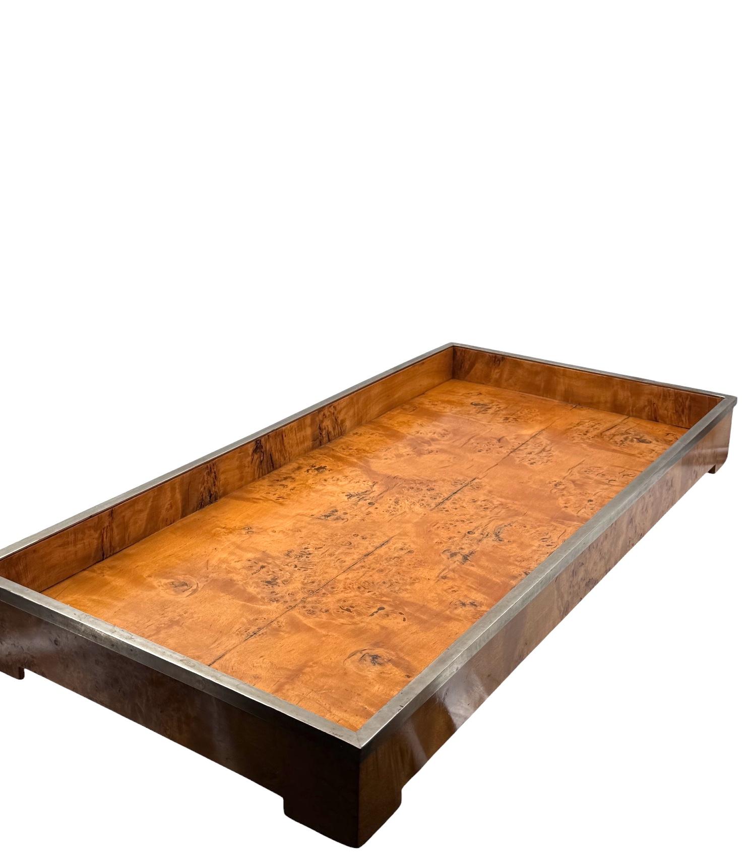 Großes Hollywood-Regency-Tablett aus Holz und Messing, Italien 1970er Jahre im Angebot 6