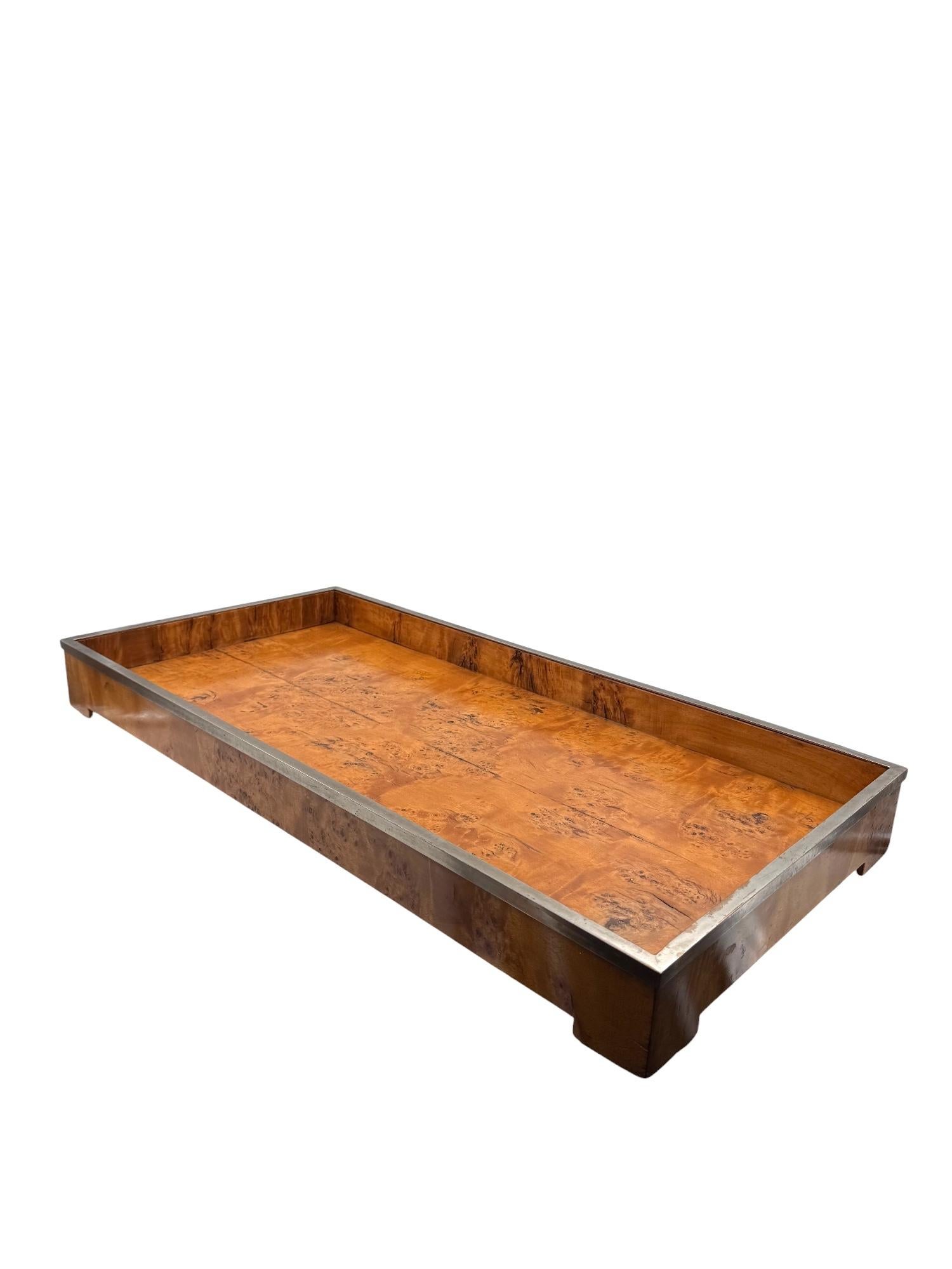 Großes Hollywood-Regency-Tablett aus Holz und Messing, Italien 1970er Jahre im Zustand „Hervorragend“ im Angebot in Firenze, IT