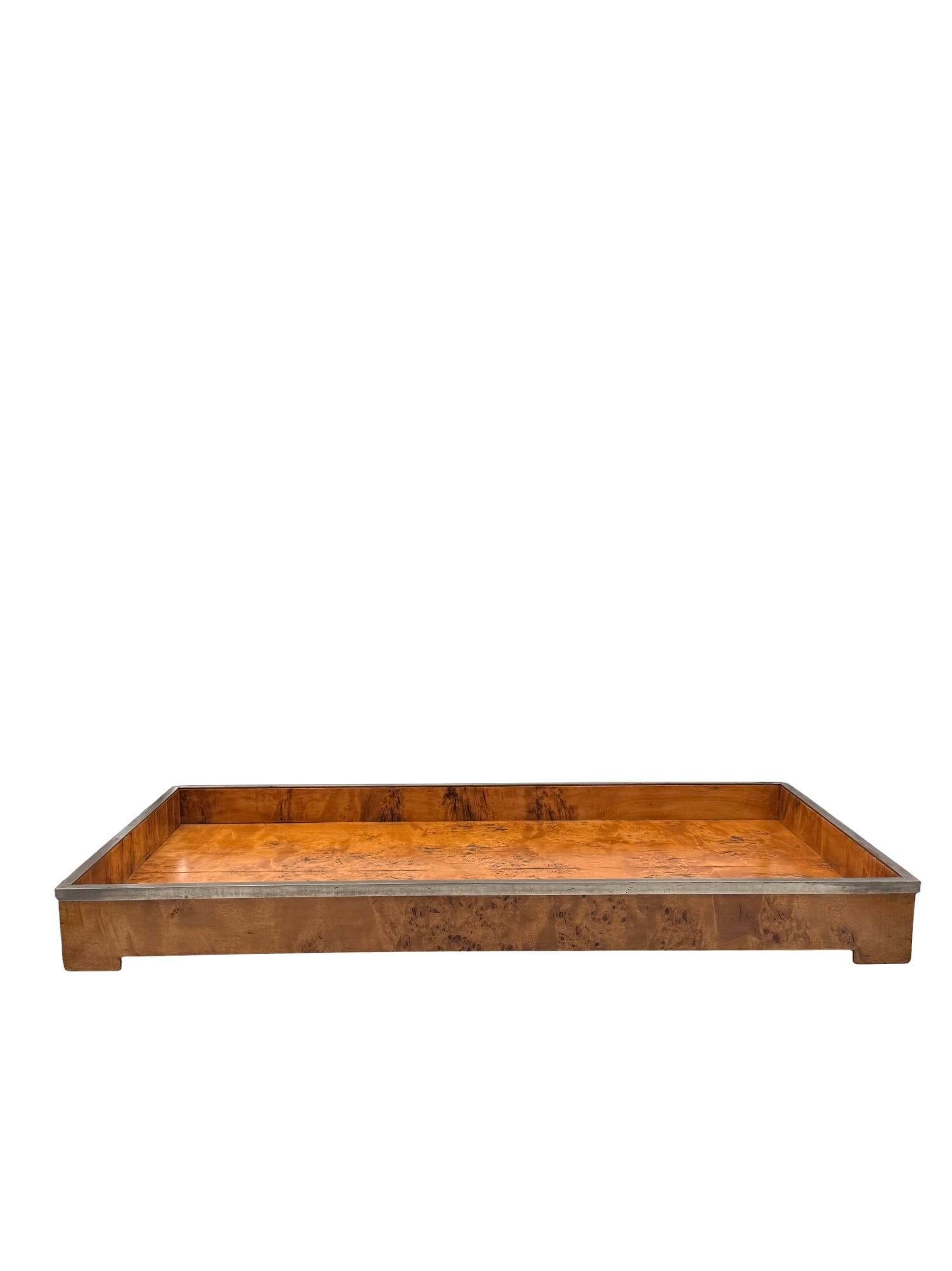 Großes Hollywood-Regency-Tablett aus Holz und Messing, Italien 1970er Jahre im Angebot 1