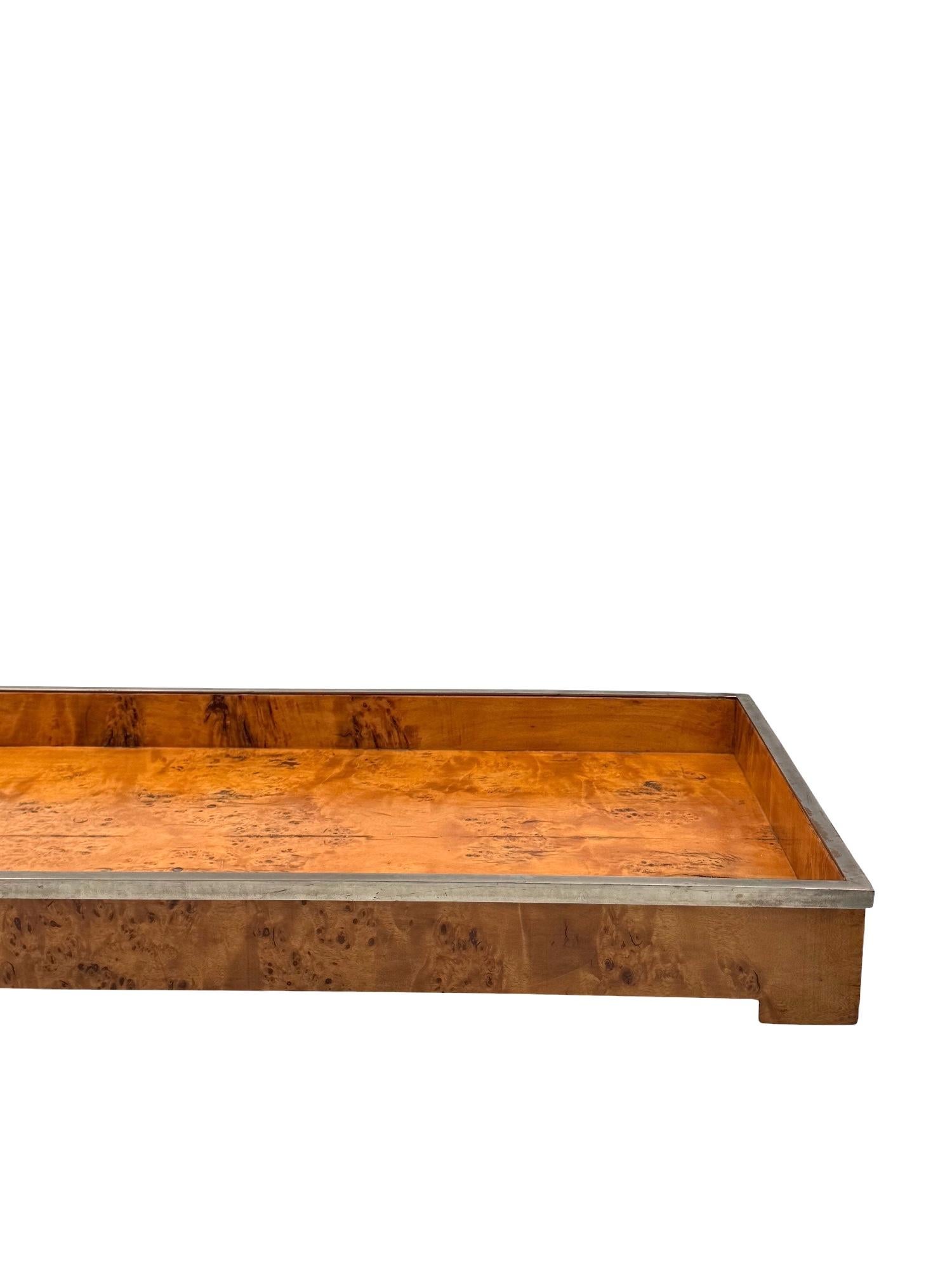 Großes Hollywood-Regency-Tablett aus Holz und Messing, Italien 1970er Jahre im Angebot 3