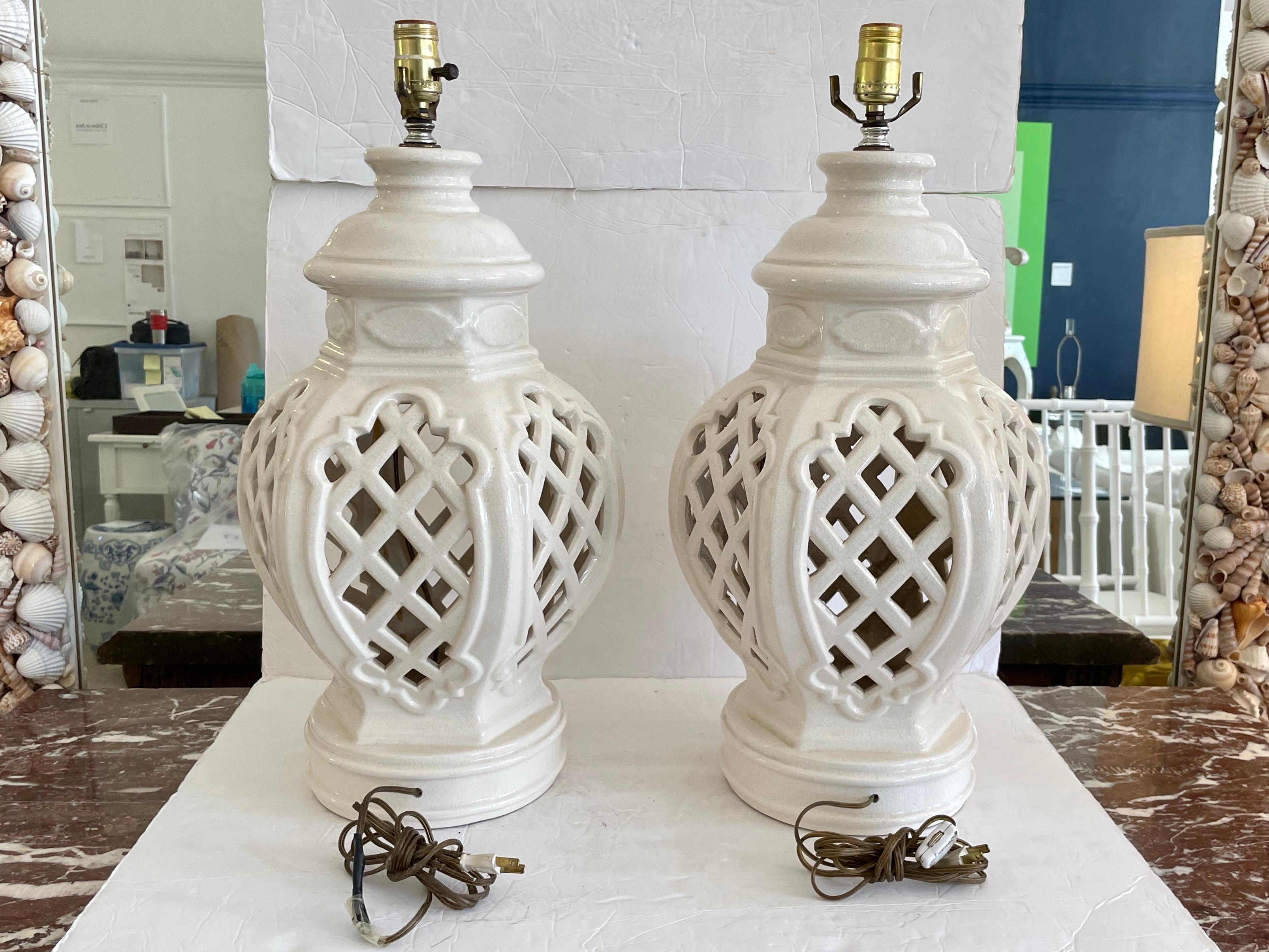 Mid-20th Century Hollywood Regency Lattice Ginger Jar Table Lamps, a Pair For Sale