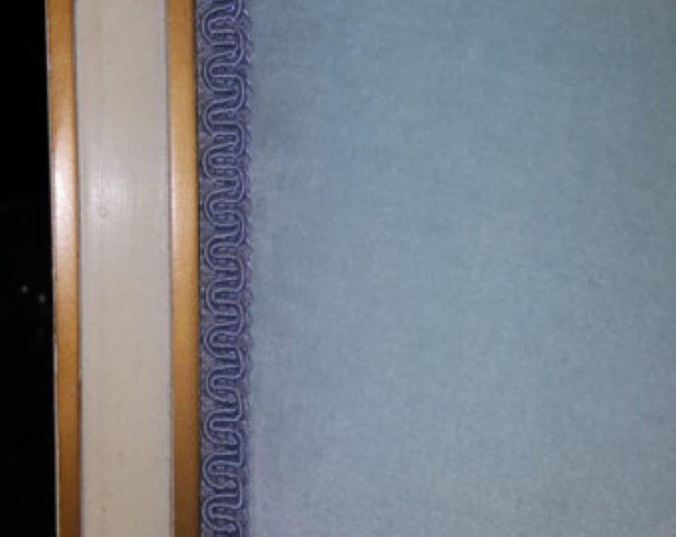 Tissu d'ameublement Chaise pantoufle Hollywood Regency bleu clair à haut dossier en velours de style Louis XVI en vente