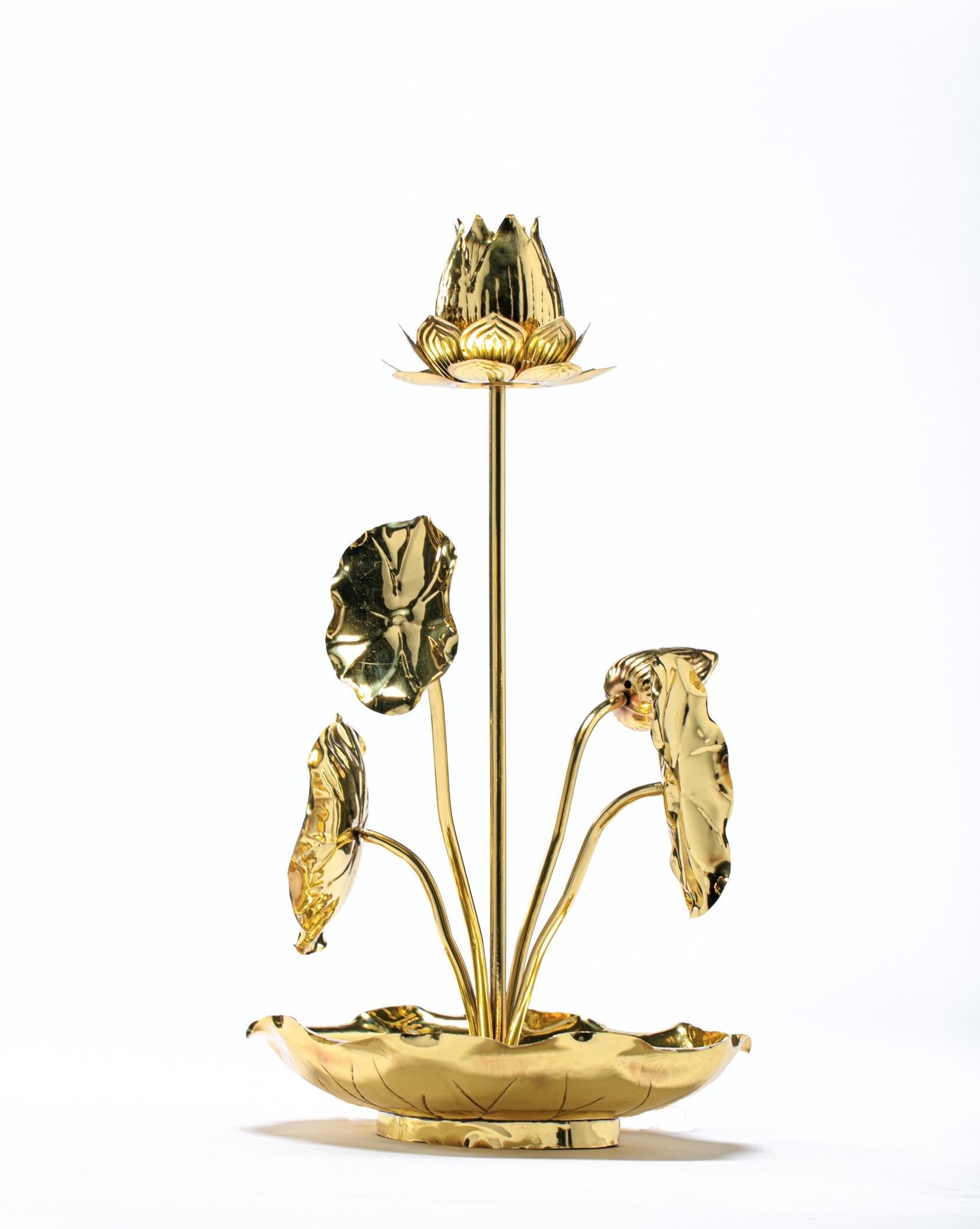 Américain Hollywood Regency Lotus Flower Lamp in Polished Brass by Feldman c. 1960 en vente