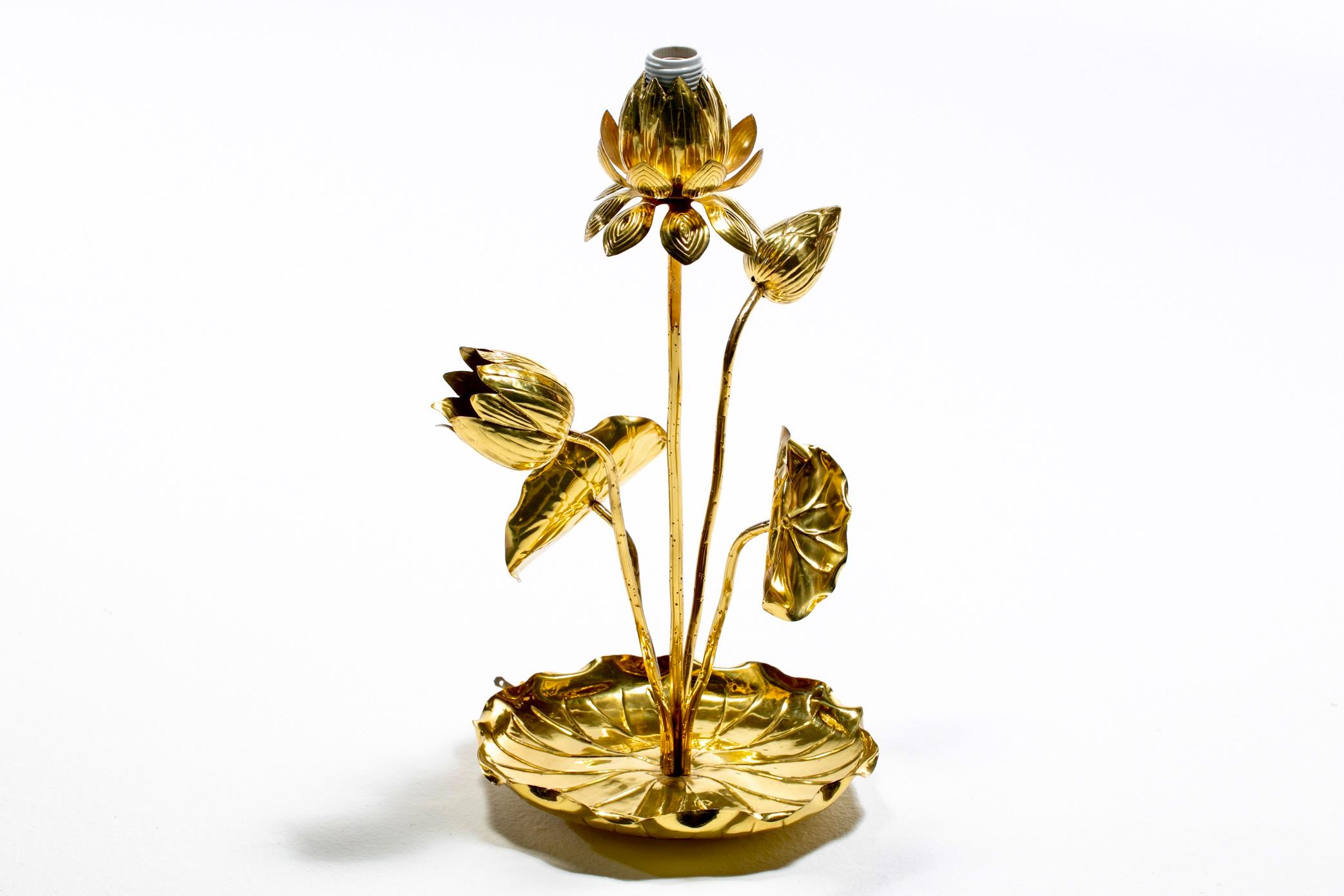 Hollywood Regency Lotusblumenlampe aus poliertem Messing von Feldman um 1960 (amerikanisch) im Angebot