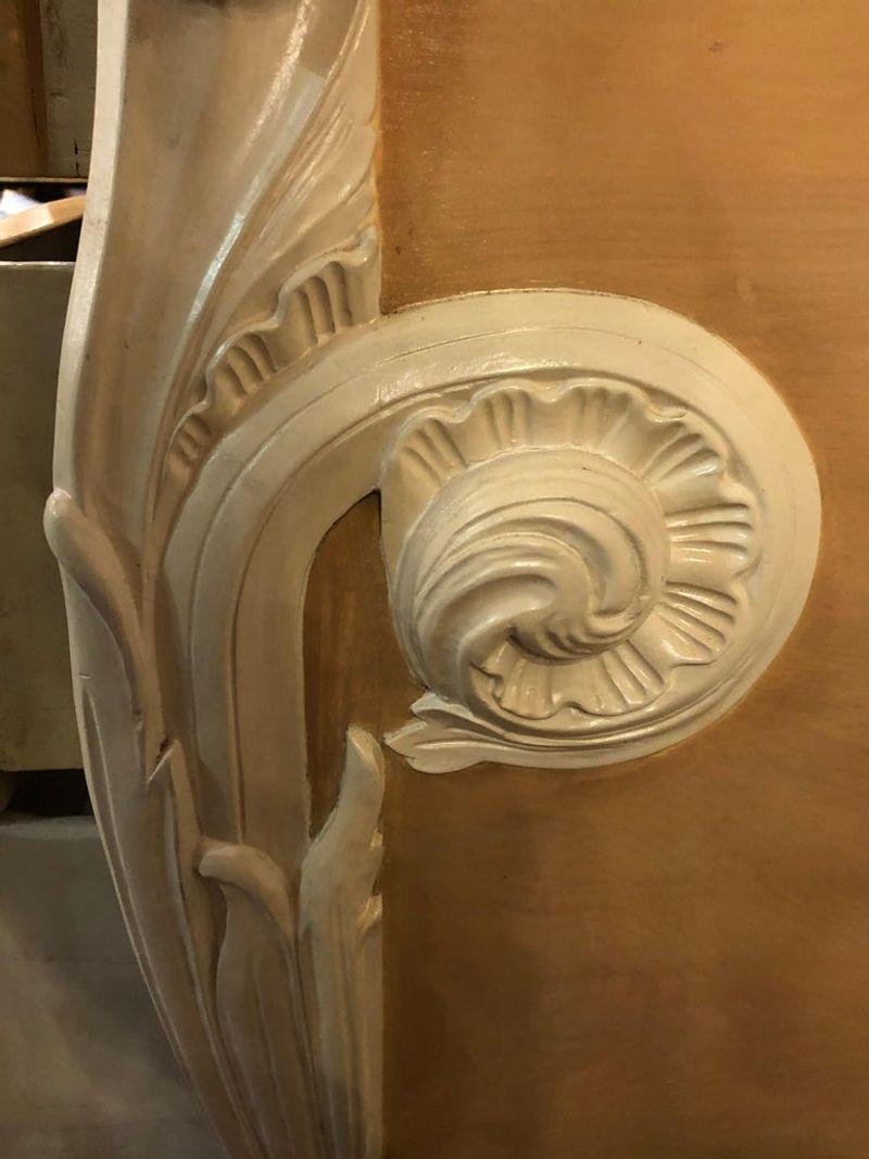 Commode, comodino o cassettone Hollywood Regency Luigi XV di Casaragi in vendita 4