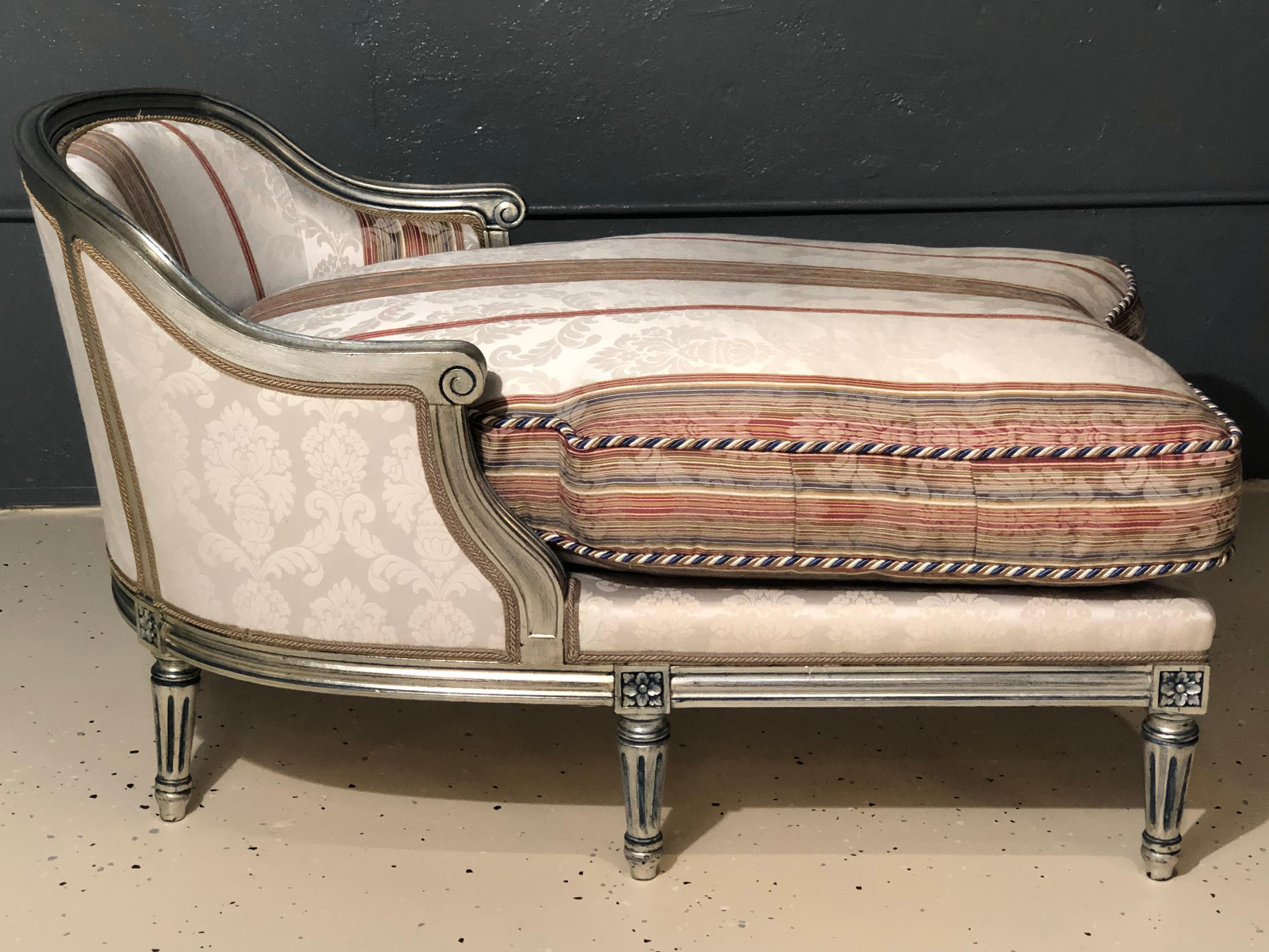 Jansen Inspired, Hollywood Regency, Chaise Louges, Painted Wood, Silver, 1950s For Sale 5