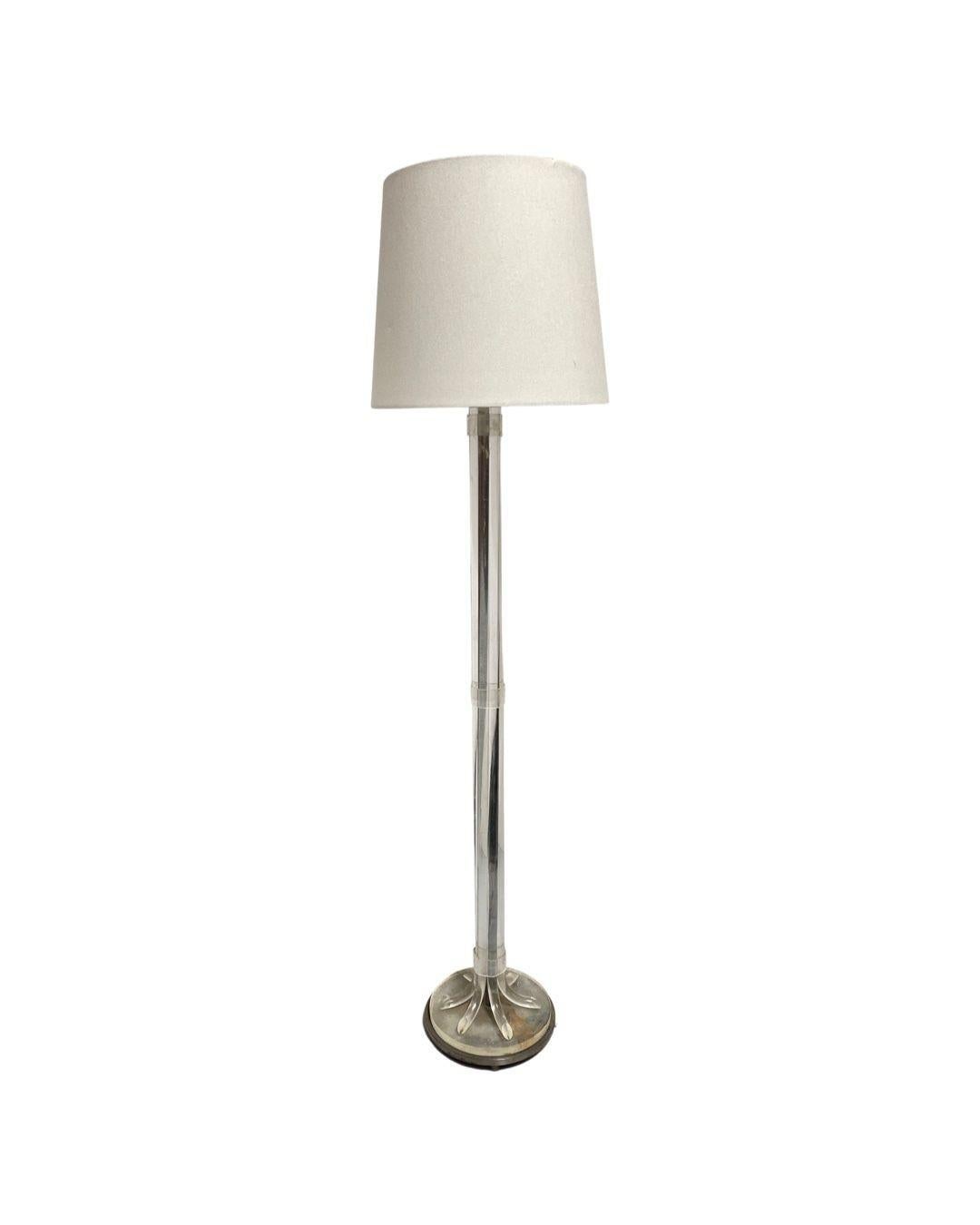 Original 1960s Lucite Hollywood Regency floor lamp featuring a chromed steel body with an organic floral-like lucite overall along the steam of the lamp. It is fixed on a 1/2