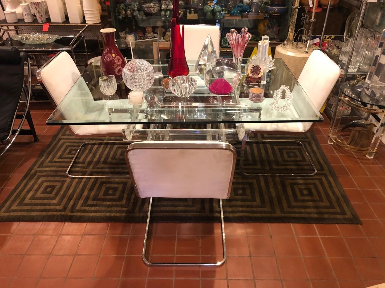  Lucite and glass dining table attributed to Charles Hollis Jones. Amazing mid century stacked Lucite Helix dining table base. An absolutely stunning table.
   