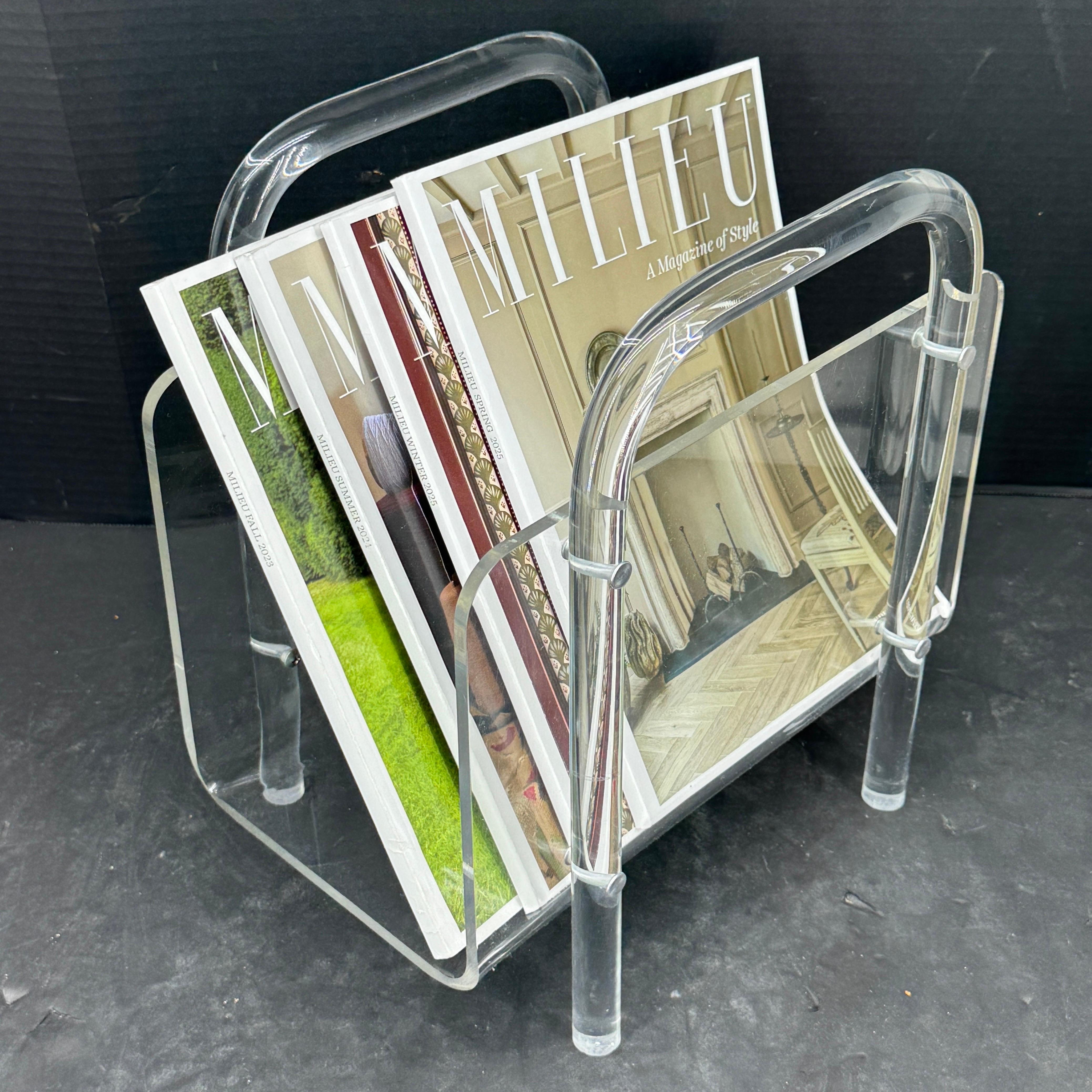 Fatto a mano Portariviste in lucite Hollywood Regency, anni '70, americano in vendita
