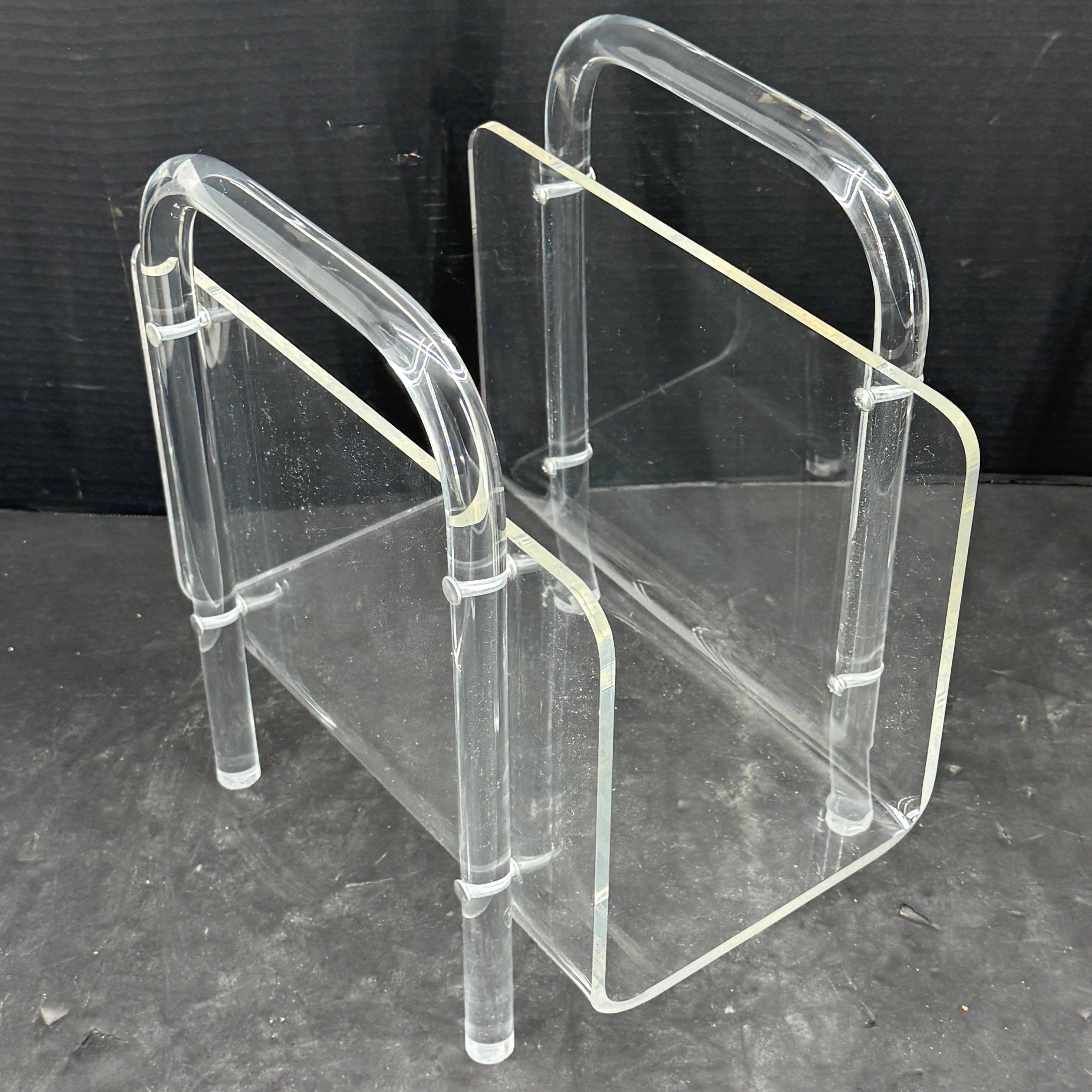 XX secolo Portariviste in lucite Hollywood Regency, anni '70, americano in vendita