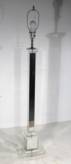 Lampadaire Hollywood Regency en lucite et chrome, années 1970