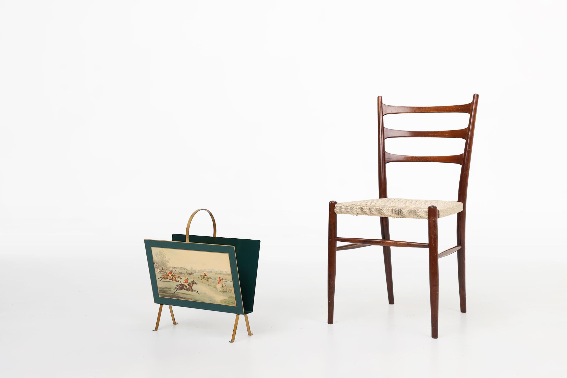 Francia / 1950 / portariviste / metallo / metà secolo / Hollywood regency / vintage 

Un portariviste francese vintage di colore verde intenso con scena di caccia dipinta di uomini a cavallo e cani degli anni '50. Il pezzo presenta piccoli ma