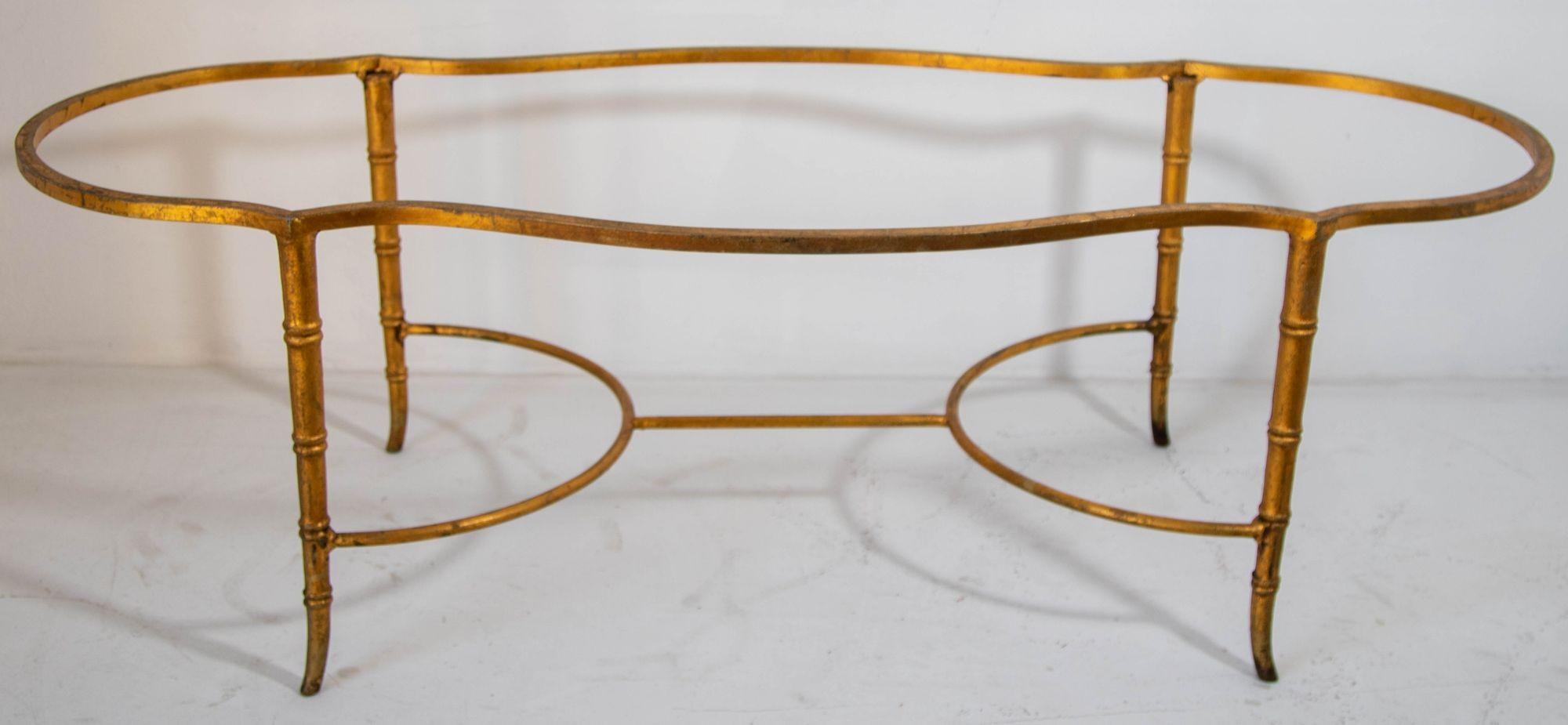 Hollywood-Regency-Couchtischsockel aus vergoldeter Bronze im Stil von Maison Bagues, Frankreich 1960 (Hollywood Regency) im Angebot