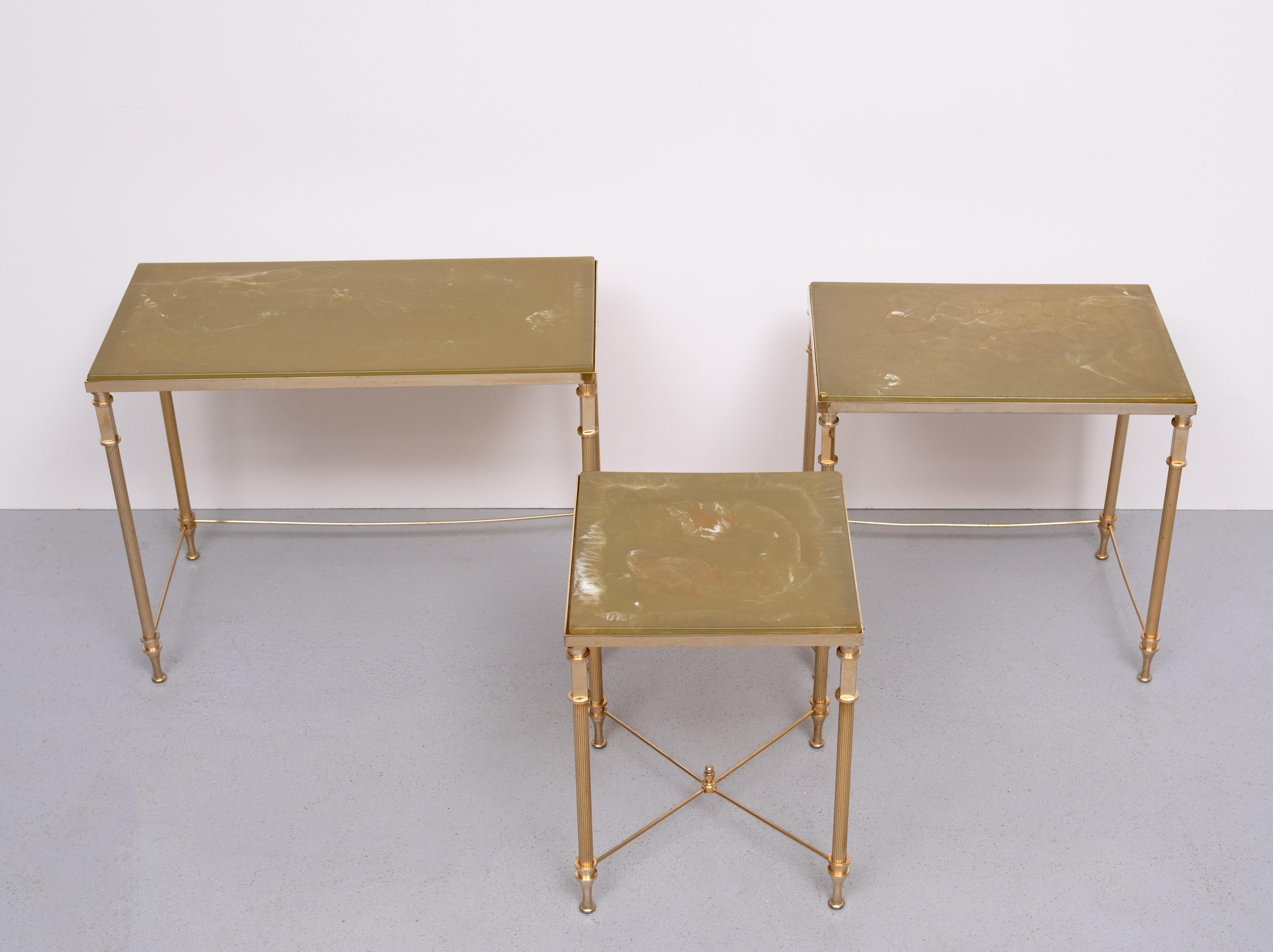 Hollywood Regency  Maison Jansen  Stil  Nesting-Tische aus Messing  Frankreich (Französisch) im Angebot