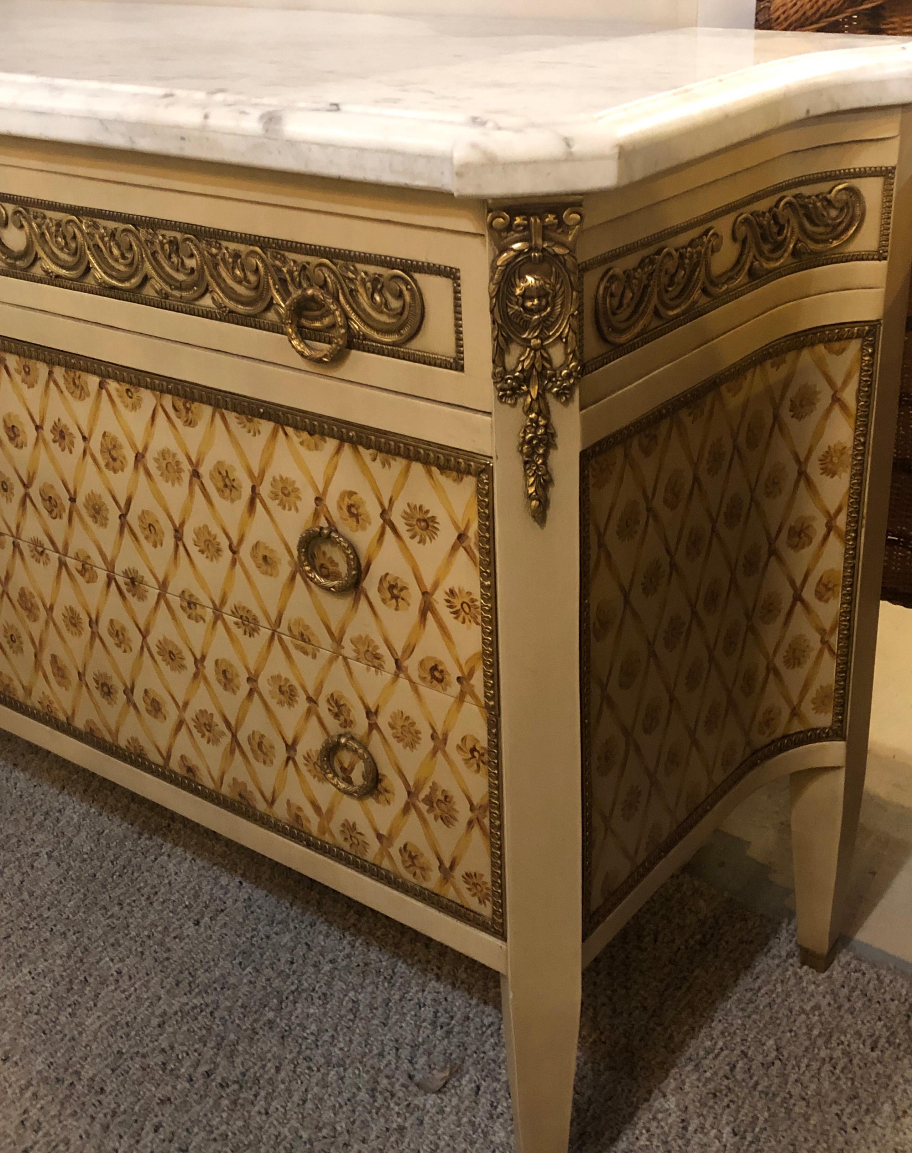Stile Jansen, Hollywood Regency, legno dipinto di beige, marmo, bronzo, anni '60 in vendita 12