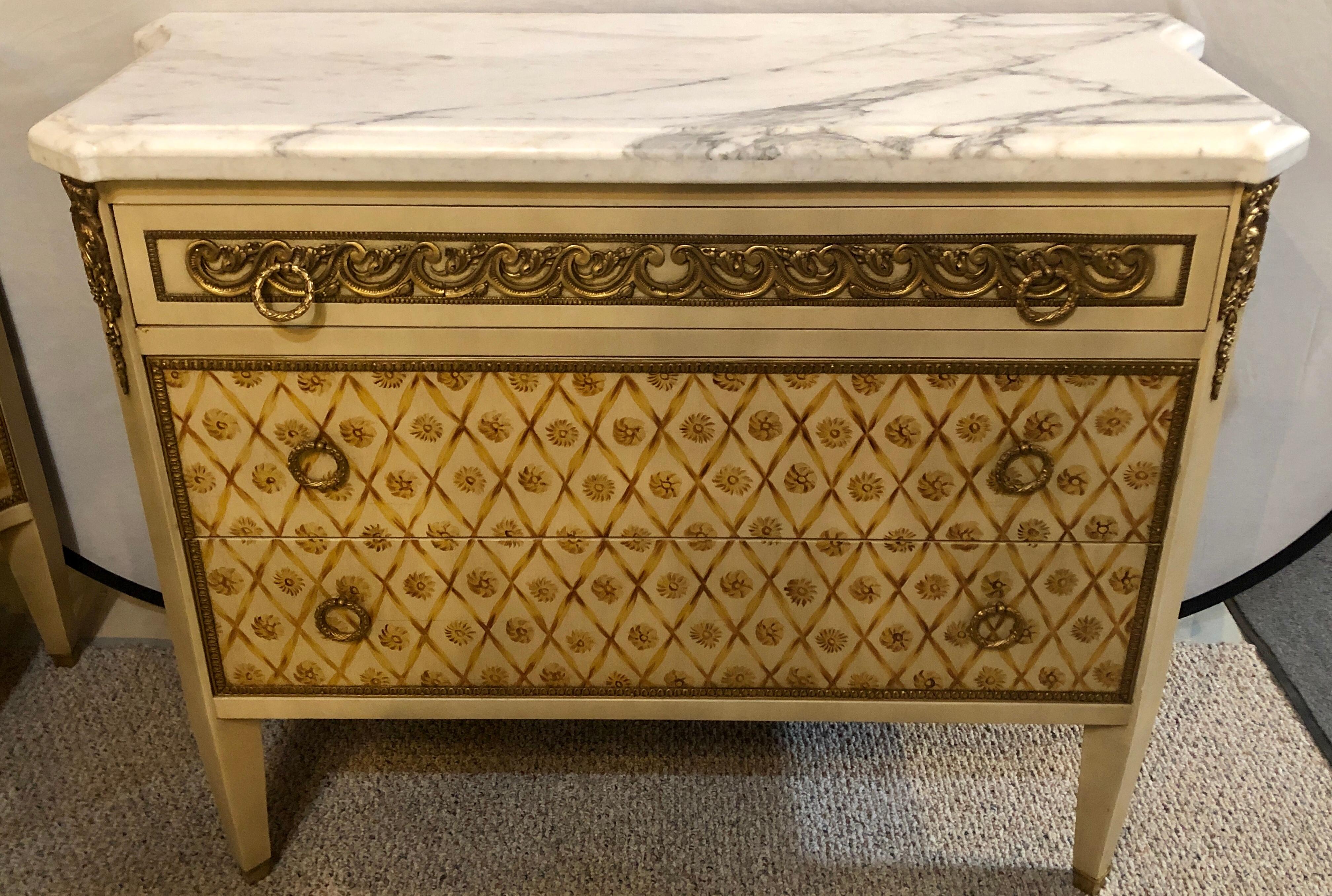Stile Jansen, Hollywood Regency, legno dipinto di beige, marmo, bronzo, anni '60 in vendita 4
