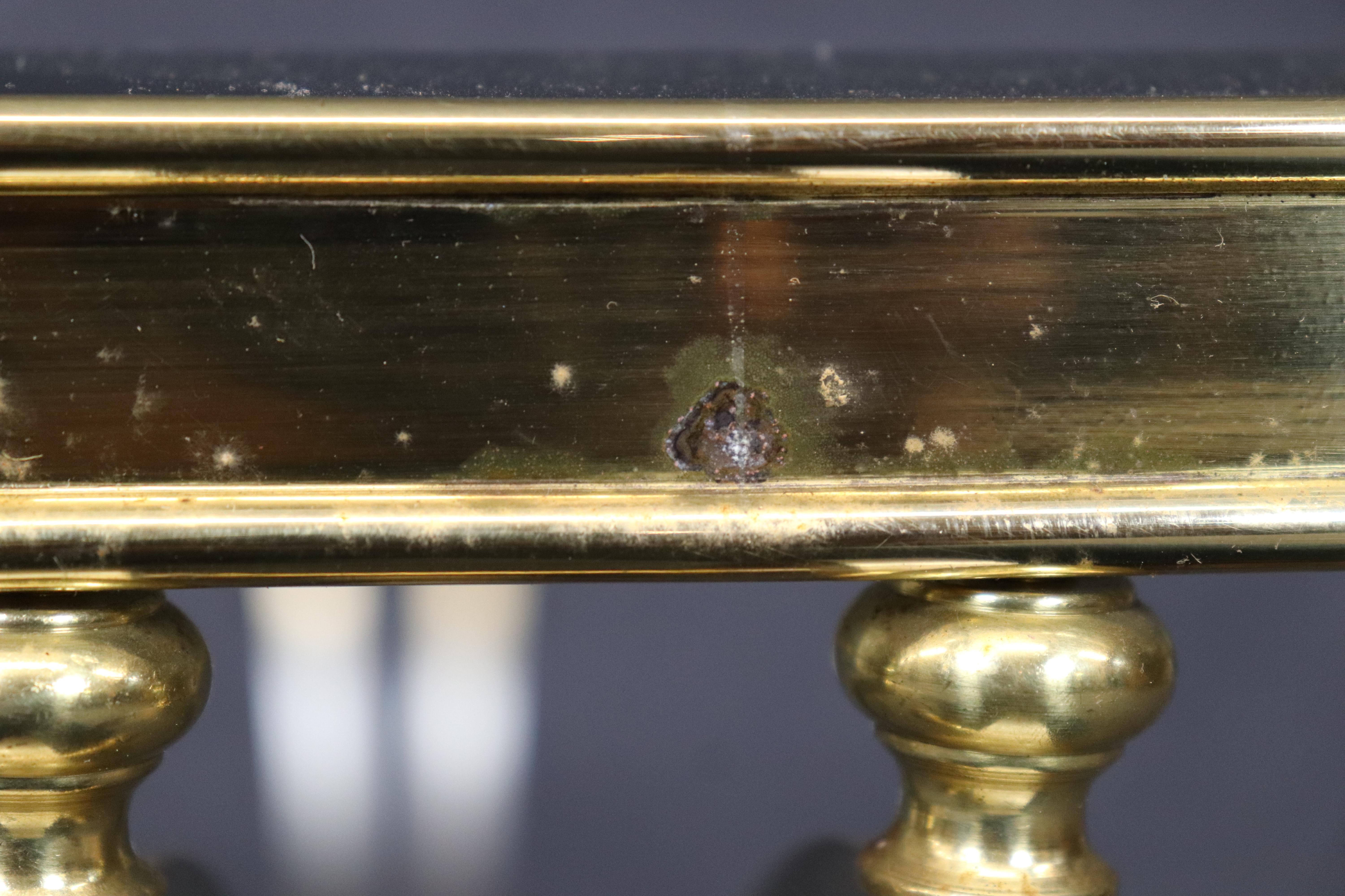 Table basse en laiton et acier de style Hollywood Regency de la Maison Jansen en vente 7