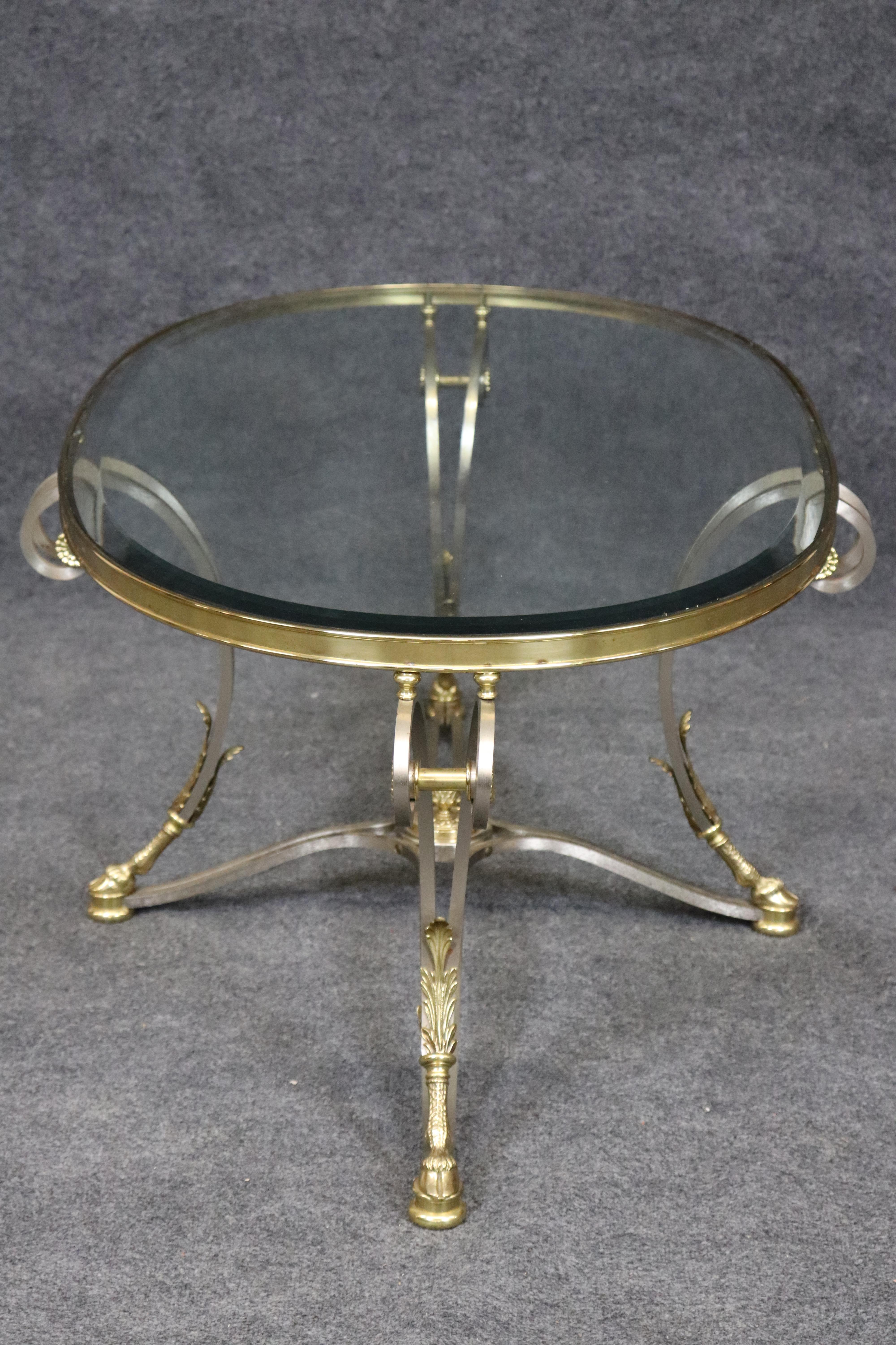 XXIe siècle et contemporain Table basse en laiton et acier de style Hollywood Regency de la Maison Jansen en vente