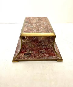 Grande boîte Maitland Smith en pierre tessellée et laiton Hollywood Regency