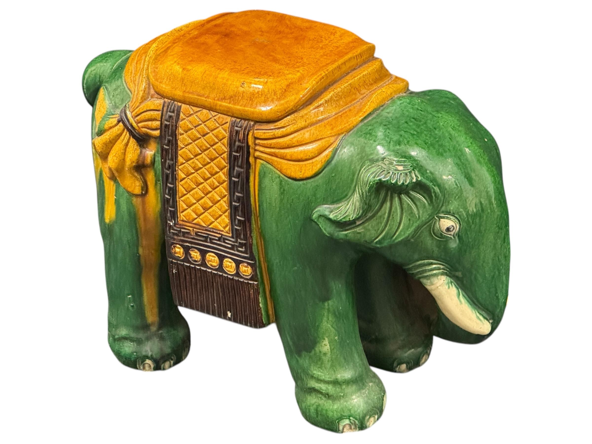 Hollywood Regency Terracotta Green Elephant Garden Plant Stand or Seat 1960s Bon état - En vente à Nuernberg, DE