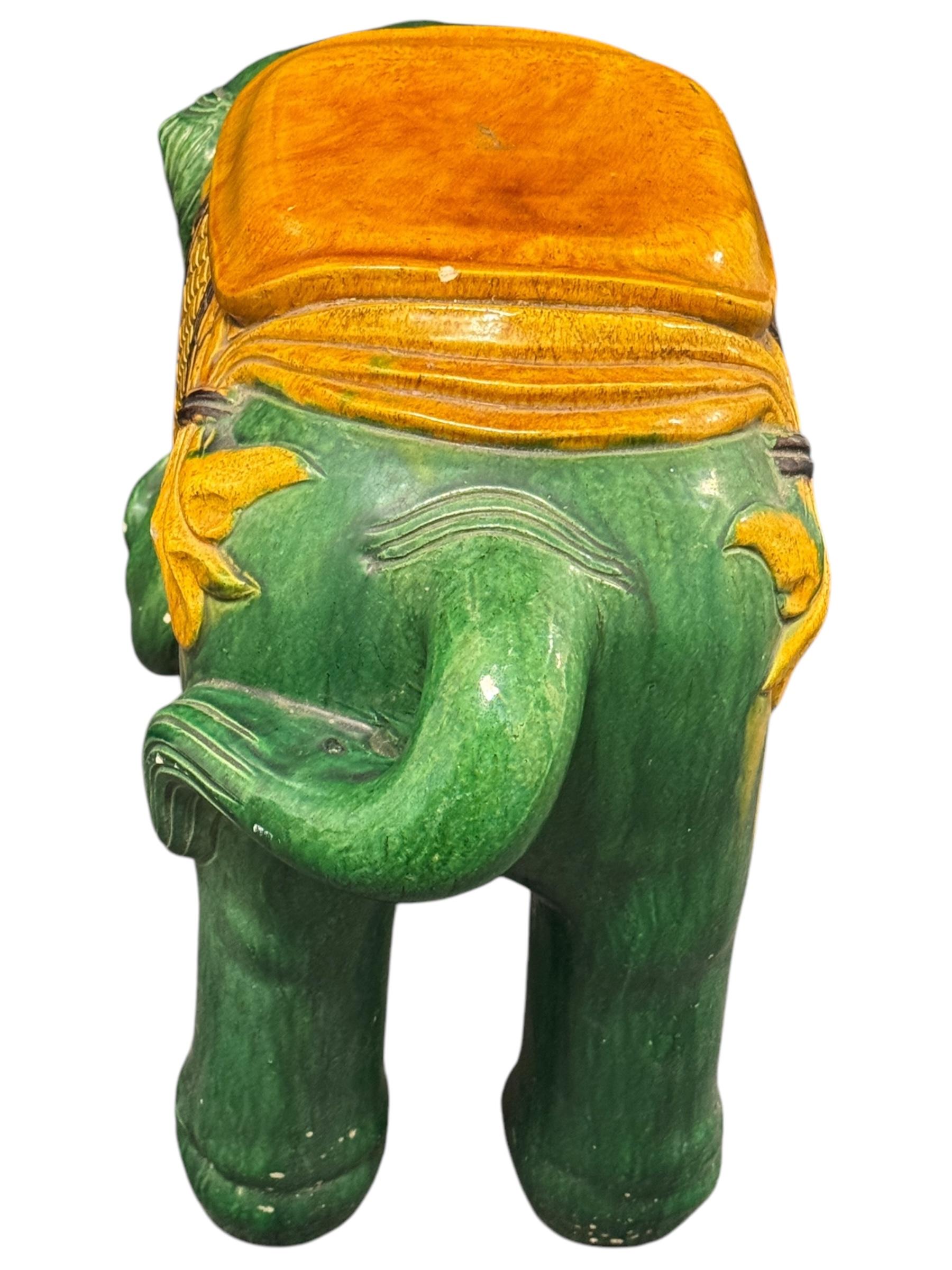 Hollywood Regency Terracotta Green Elephant Garden Plant Stand or Seat 1960s en vente 1