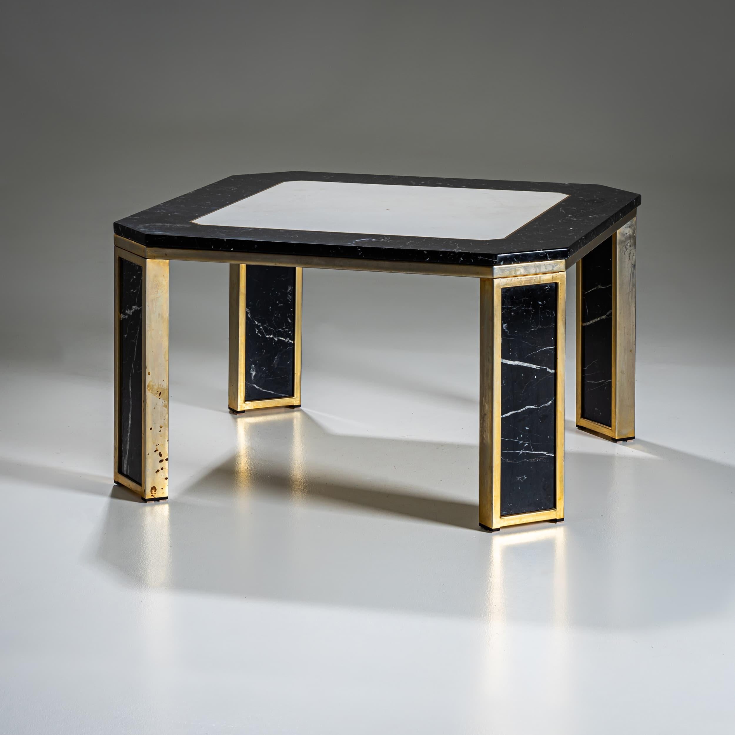 Table basse Hollywood Regency en marbre et laiton, probablement Italie, années 1970 Bon état - En vente à Greding, DE