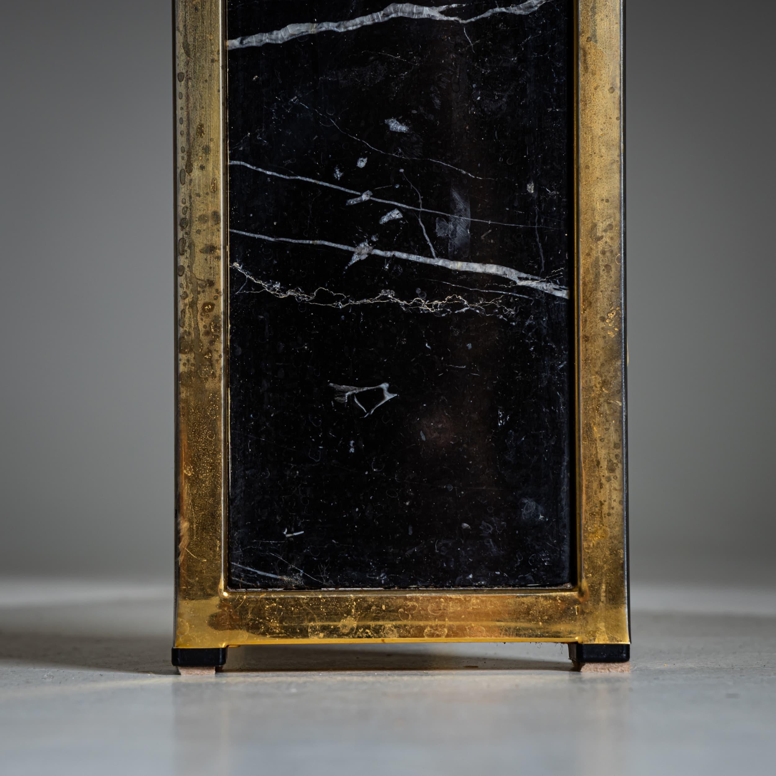 Fin du 20e siècle Table basse Hollywood Regency en marbre et laiton, probablement Italie, années 1970 en vente