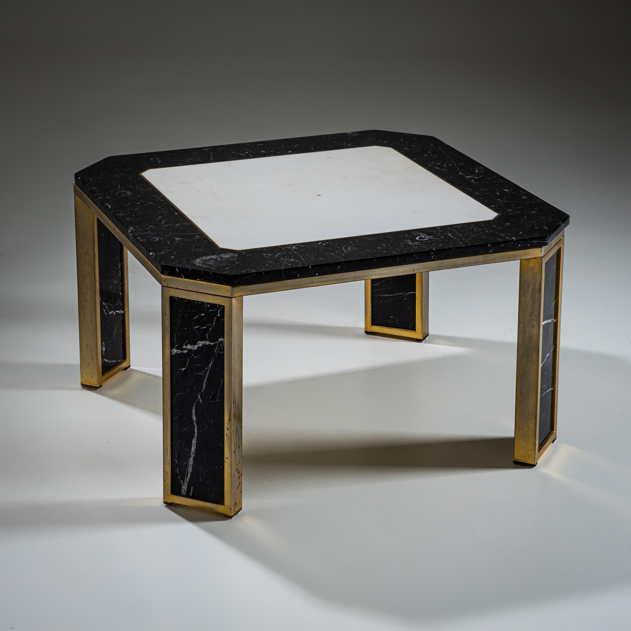 Table basse Hollywood Regency en marbre et laiton, probablement Italie, années 1970 en vente 2