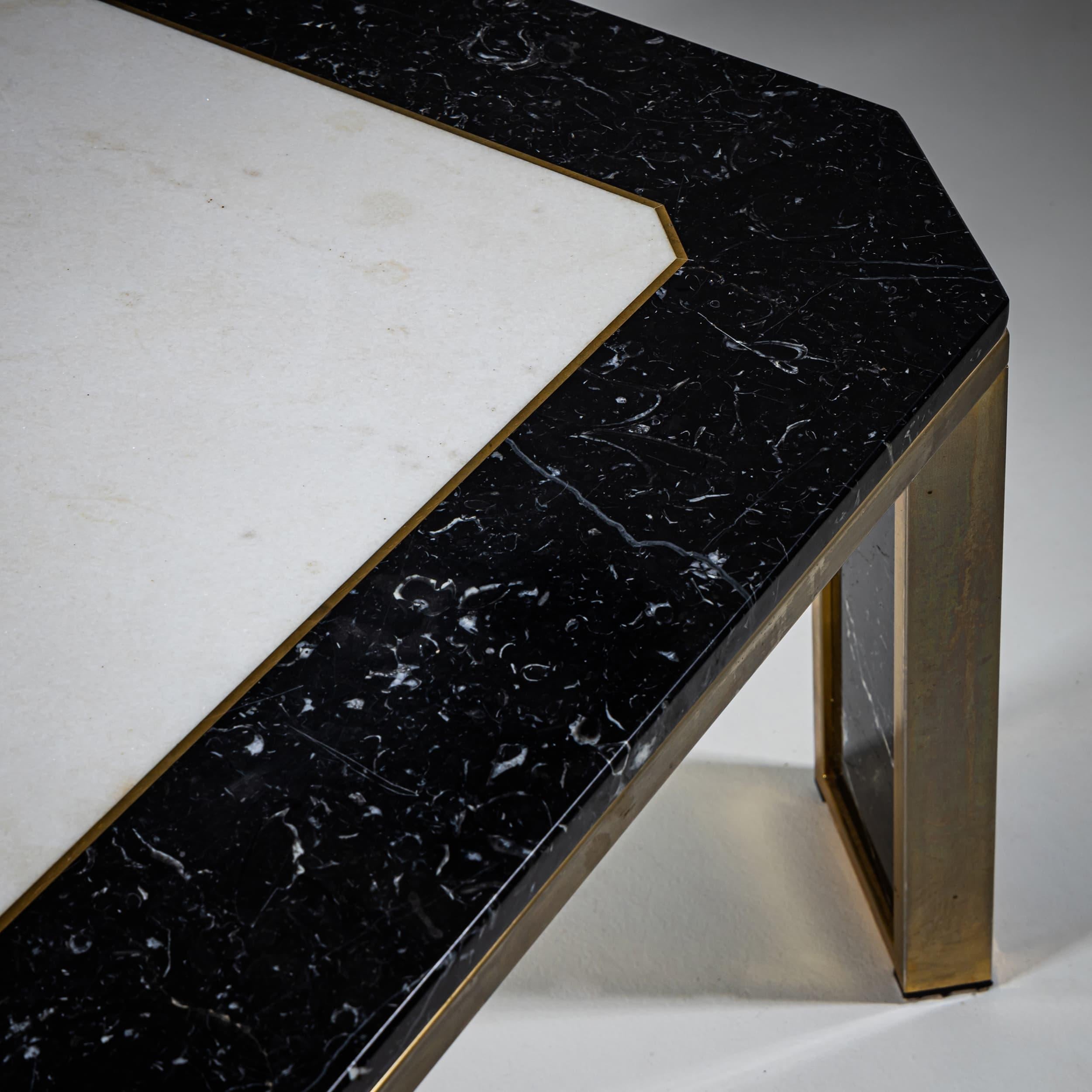 Table basse Hollywood Regency en marbre et laiton, probablement Italie, années 1970 en vente 3