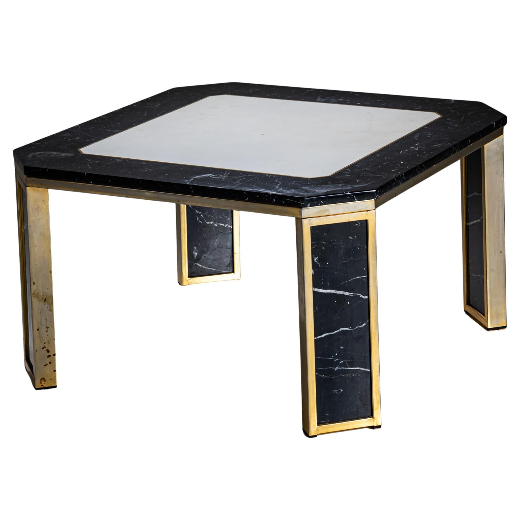Table basse Hollywood Regency en marbre et laiton, probablement Italie, années 1970