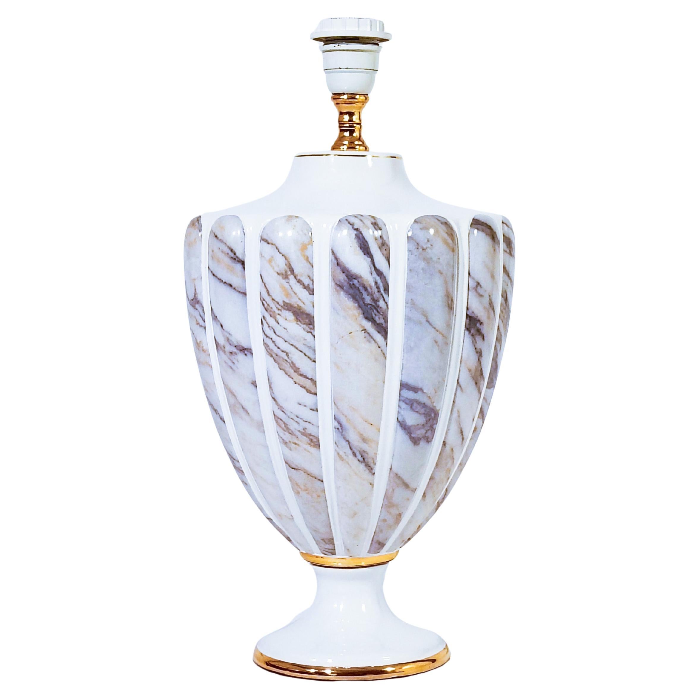 Hollywood Regency. Keramik-Tischlampe mit Marmoreffekt, Italien, 1980er Jahre im Angebot