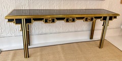 Hollywood-Regency-Konsole von Mastercraft aus schwarzem Lack und Messing, ca. 1960er Jahre